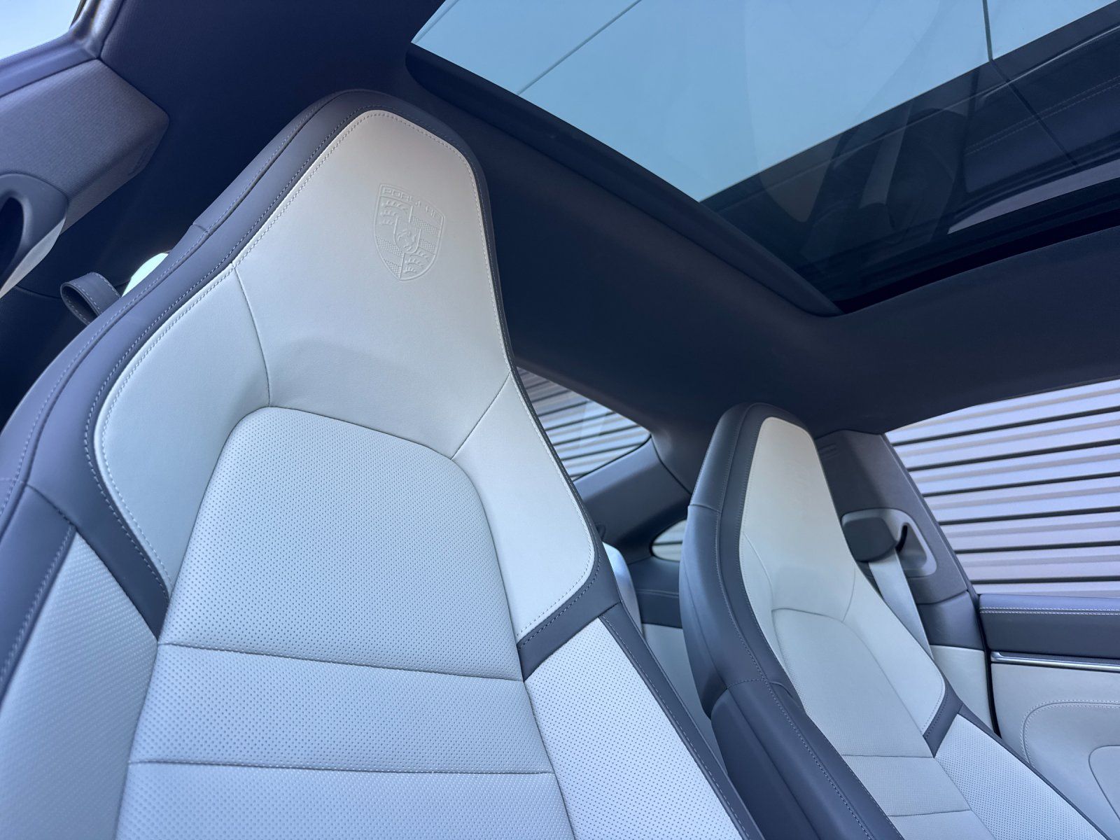 2026 Porsche 911 Carrera — full photo 17 of 29