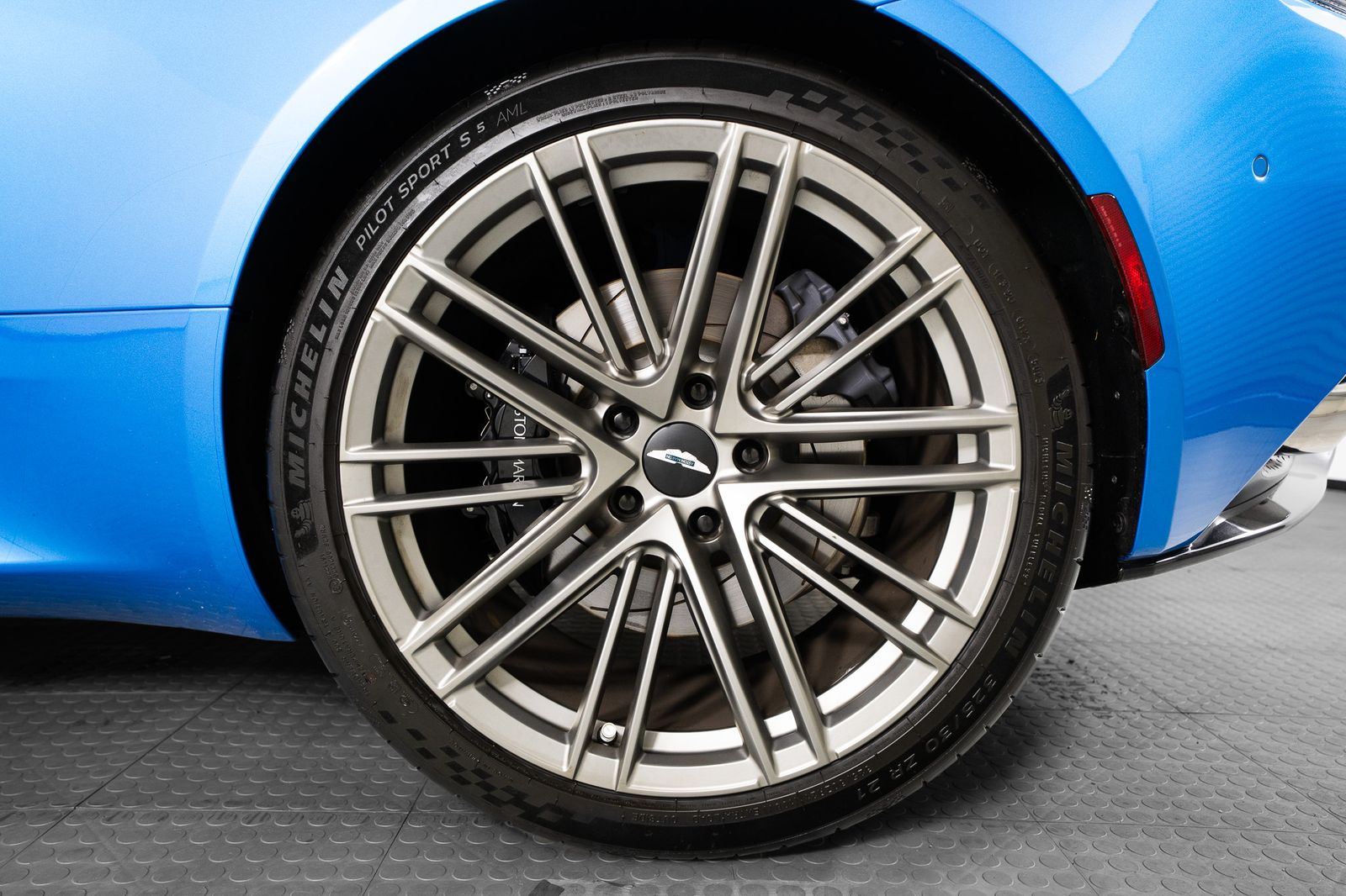 2024 Aston Martin DB12 Volante — full photo 39 of 55