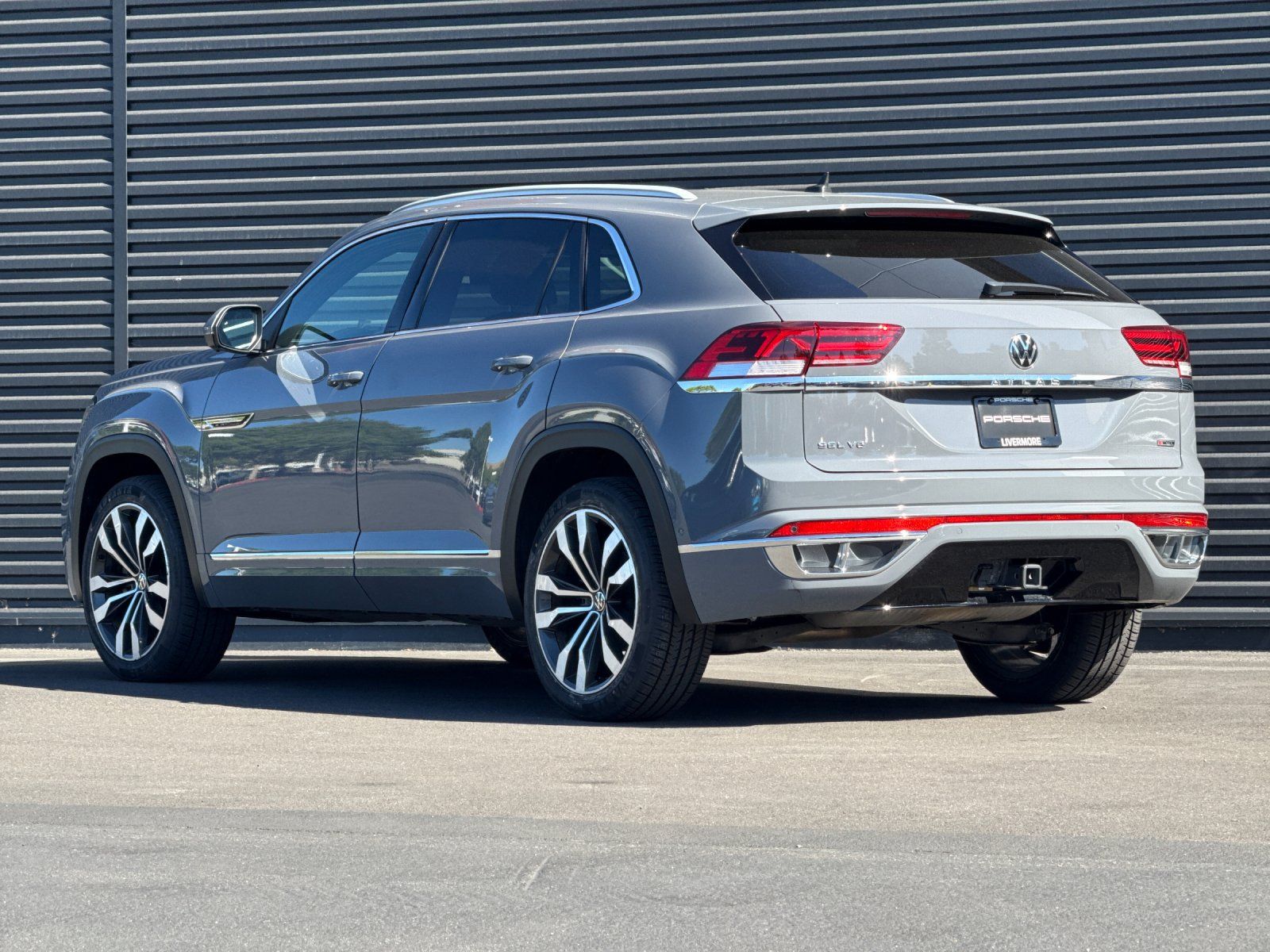 2021 Volkswagen Atlas Cross Sport 3.6L V6 SEL Premium R-Line — full photo 3 of 28