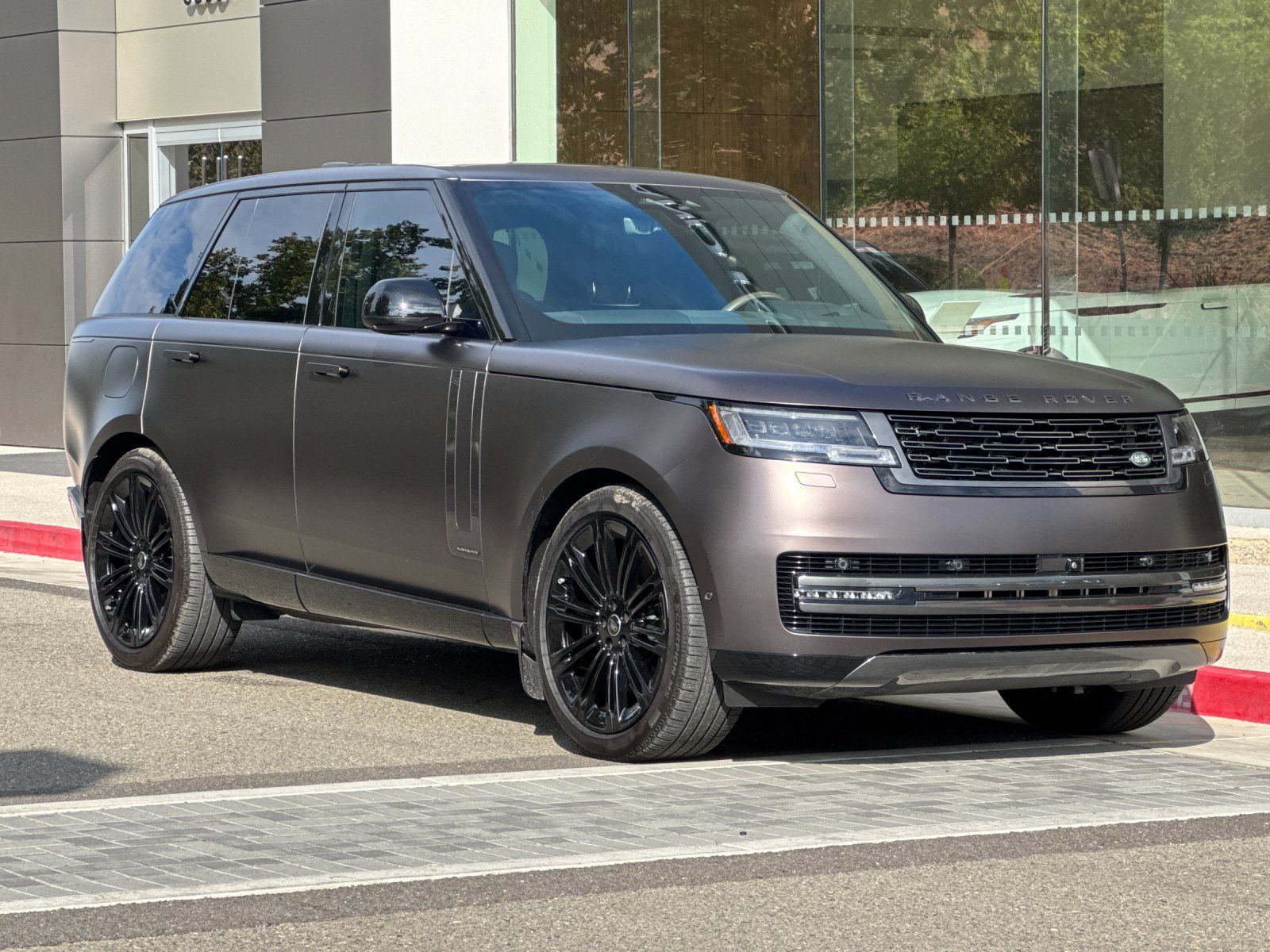 2025 Land Rover Range Rover Autobiography — full photo 8 of 30