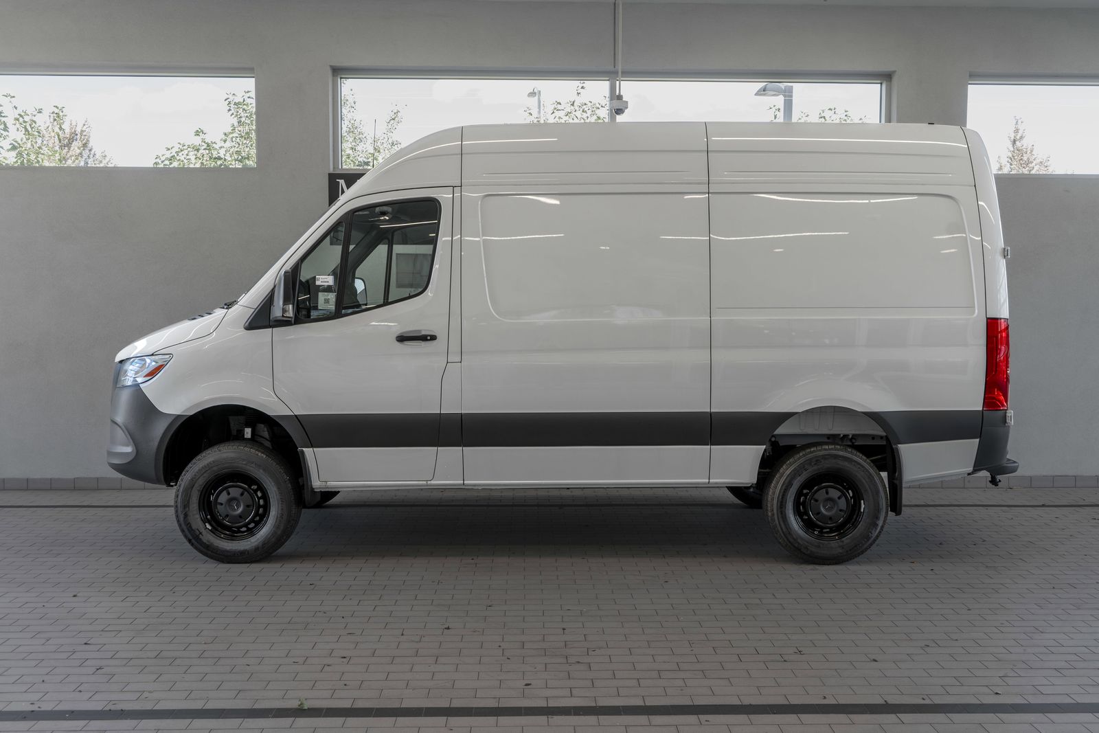 2025 Mercedes-Benz Sprinter 2500 Cargo 144 WB — foto completa 2 de 37
