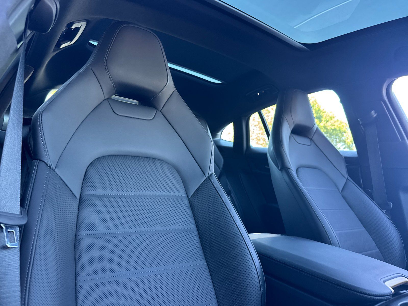 2025 Porsche Panamera 4 — full photo 17 of 29