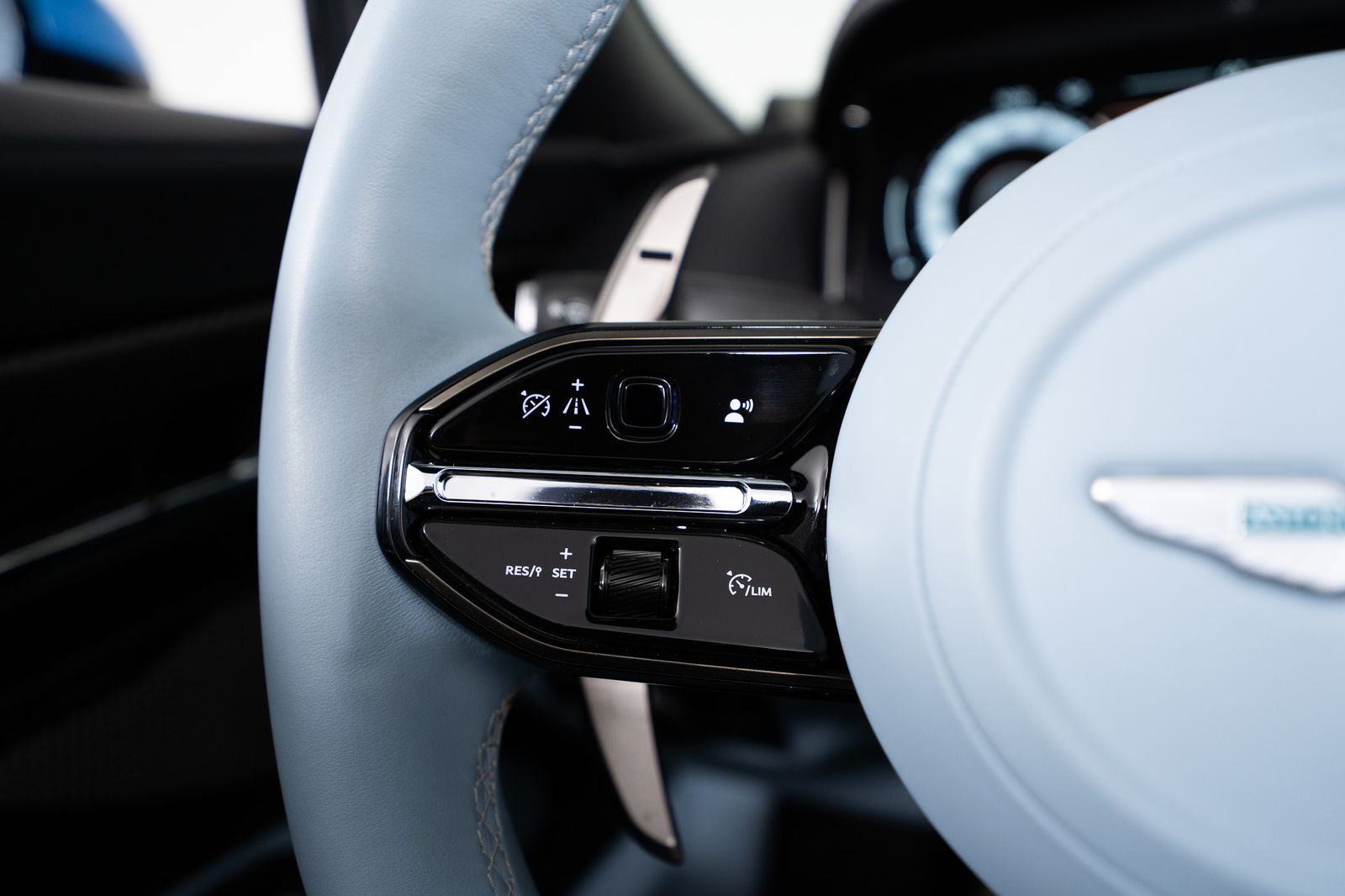 2024 Aston Martin DB12 Volante — full photo 11 of 55