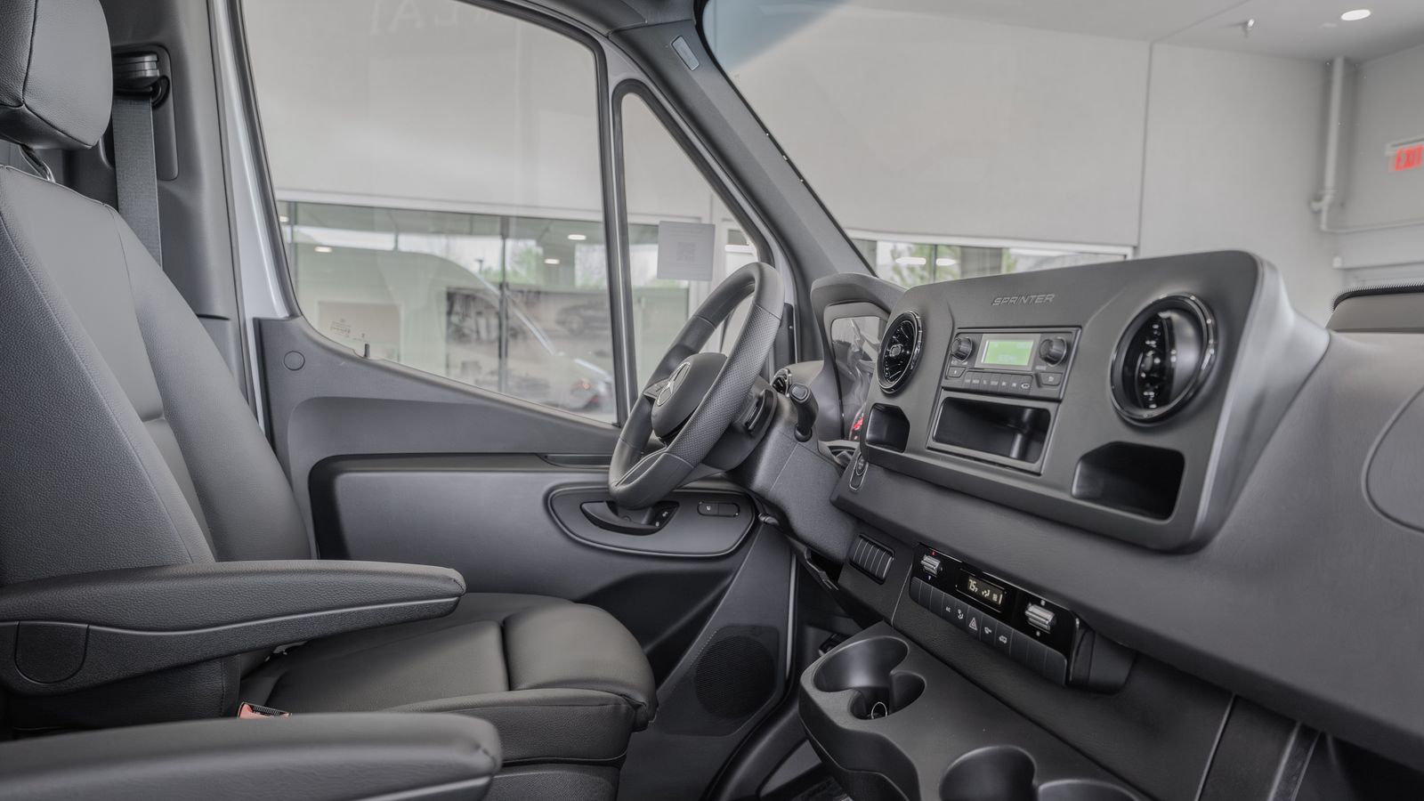 2025 Mercedes-Benz Sprinter 2500 Cargo 144 WB — full photo 18 of 35