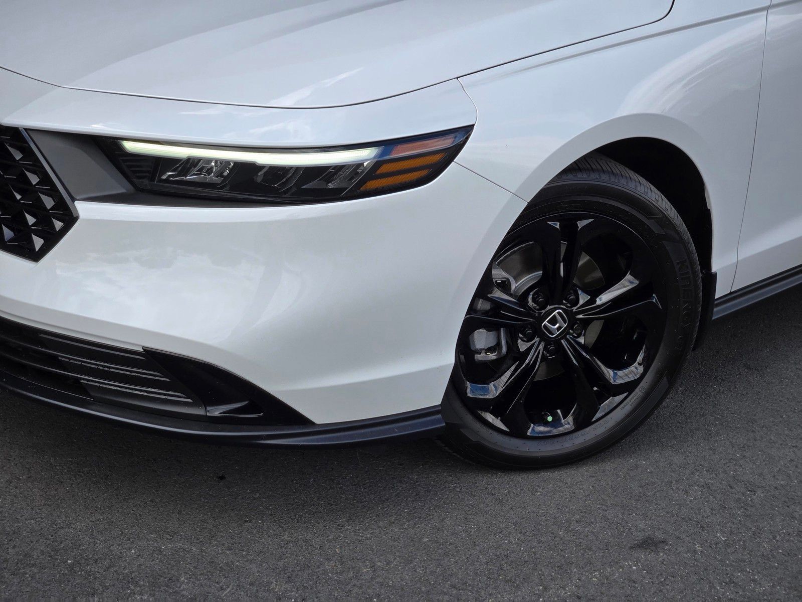 2025 Honda Accord SE — full photo 10 of 28