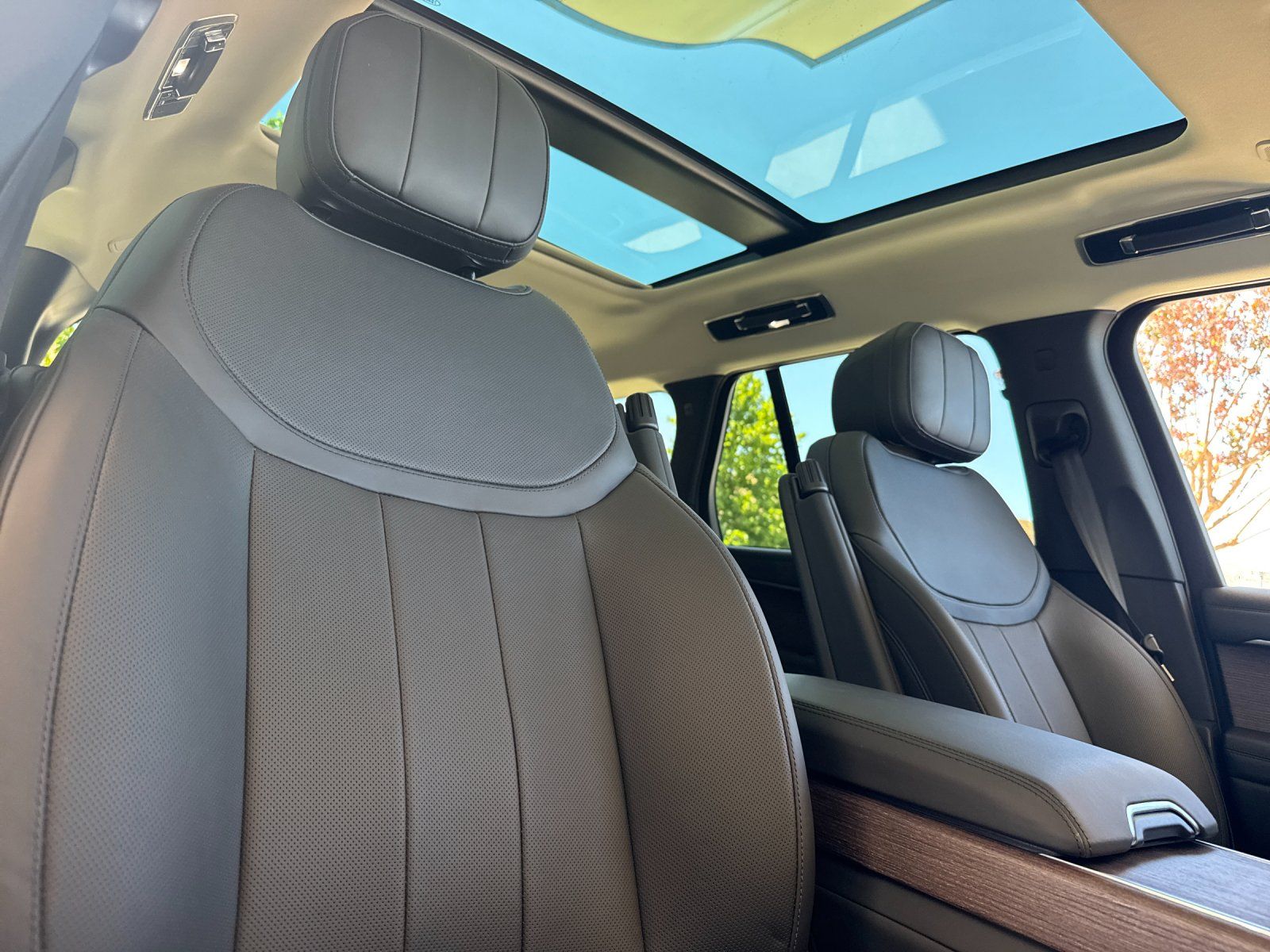 2025 Land Rover Range Rover SE — foto completa 16 de 29