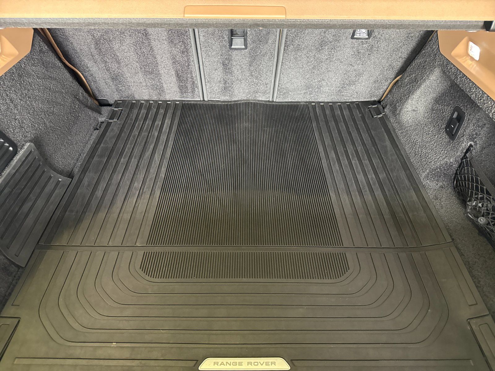 2023 Land Rover Range Rover SE — full photo 14 of 29