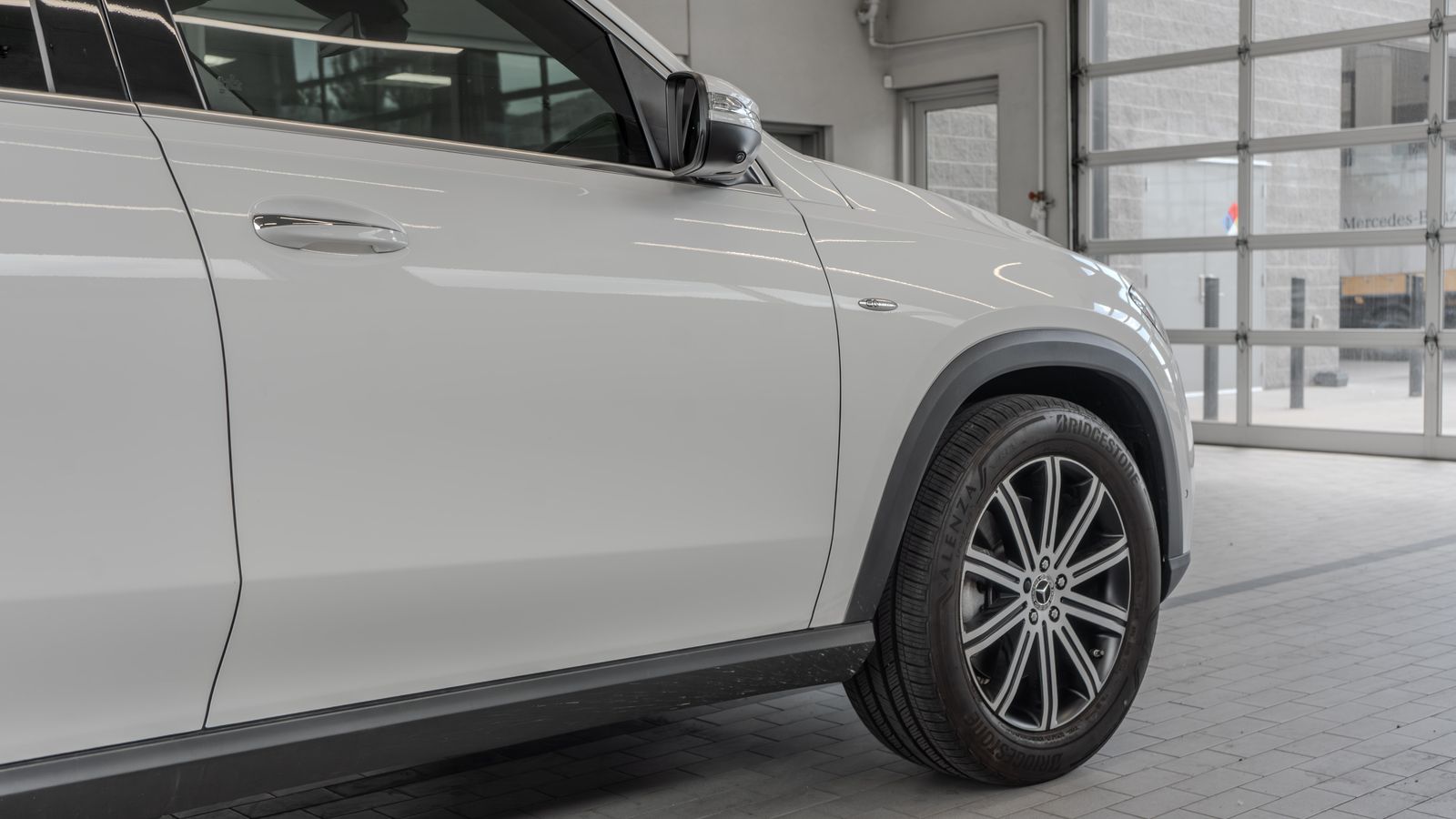 2025 Mercedes-Benz GLE GLE 450e — full photo 31 of 34