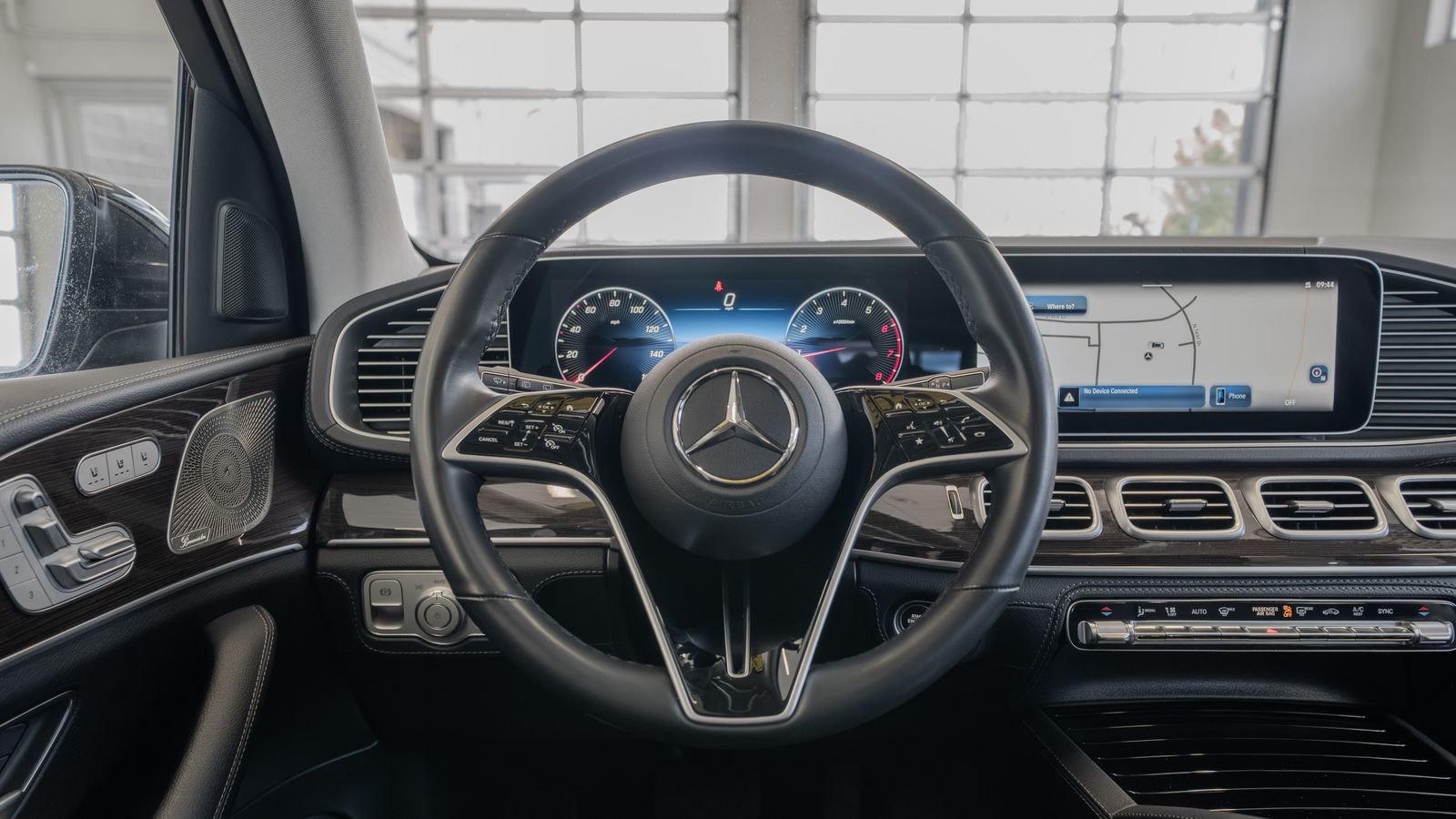 2025 Mercedes-Benz GLE GLE 450 — full photo 9 of 34