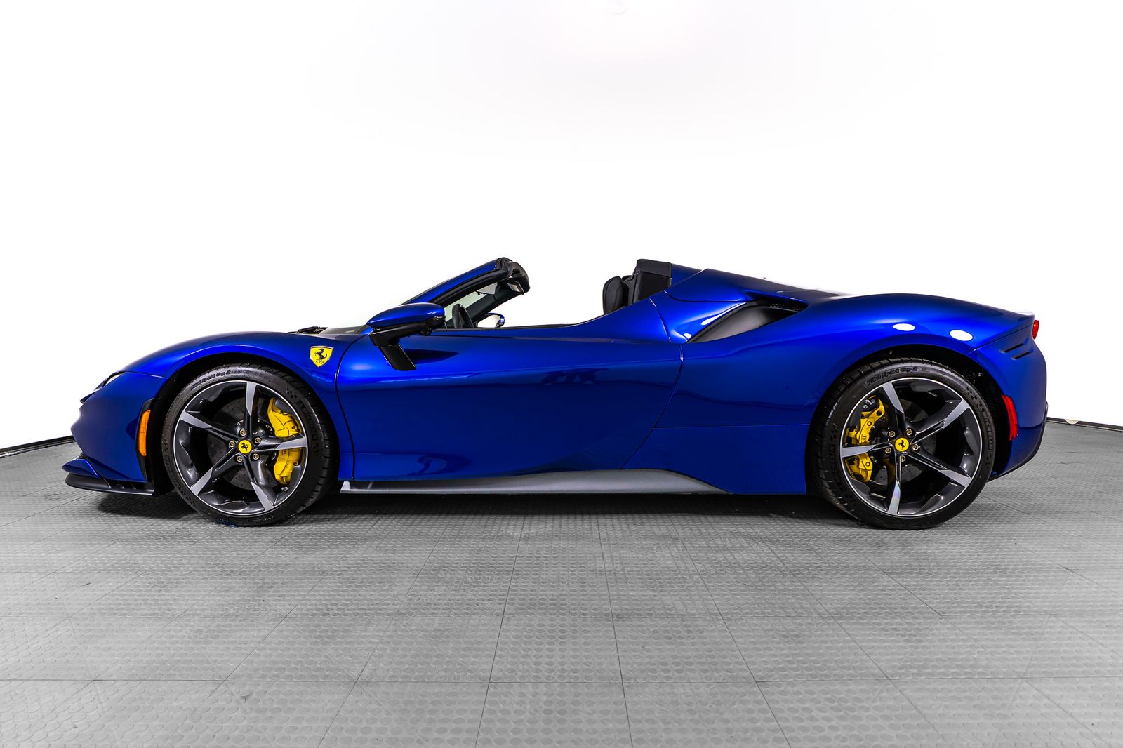 2025 Ferrari SF90 Spider — foto completa 2 de 67