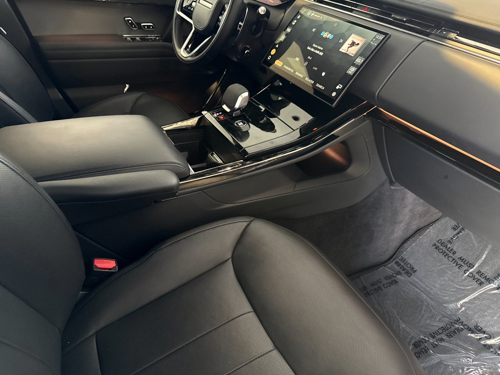 2025 Land Rover Range Rover Sport SE — full photo 15 of 29