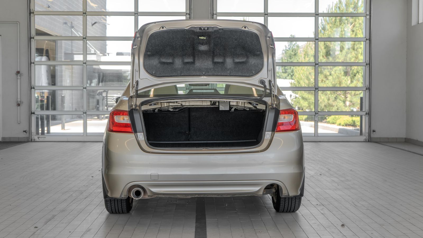 2015 Subaru Legacy 2.5i — full photo 16 of 34