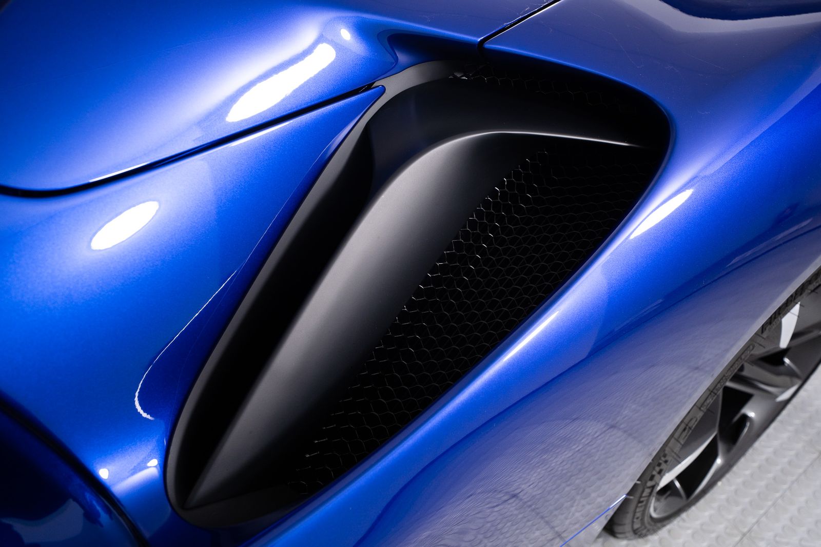 2025 Ferrari SF90 Spider — full photo 23 of 66