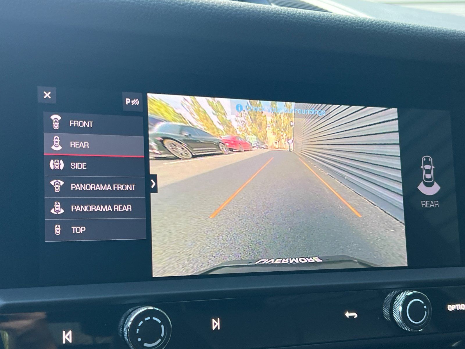 2025 Porsche Macan Base — full photo 20 of 28