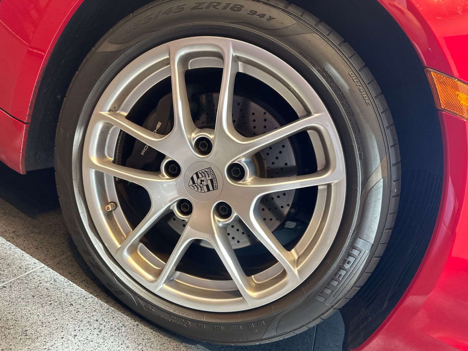 2025 Porsche 718 Cayman — full photo 7 of 10