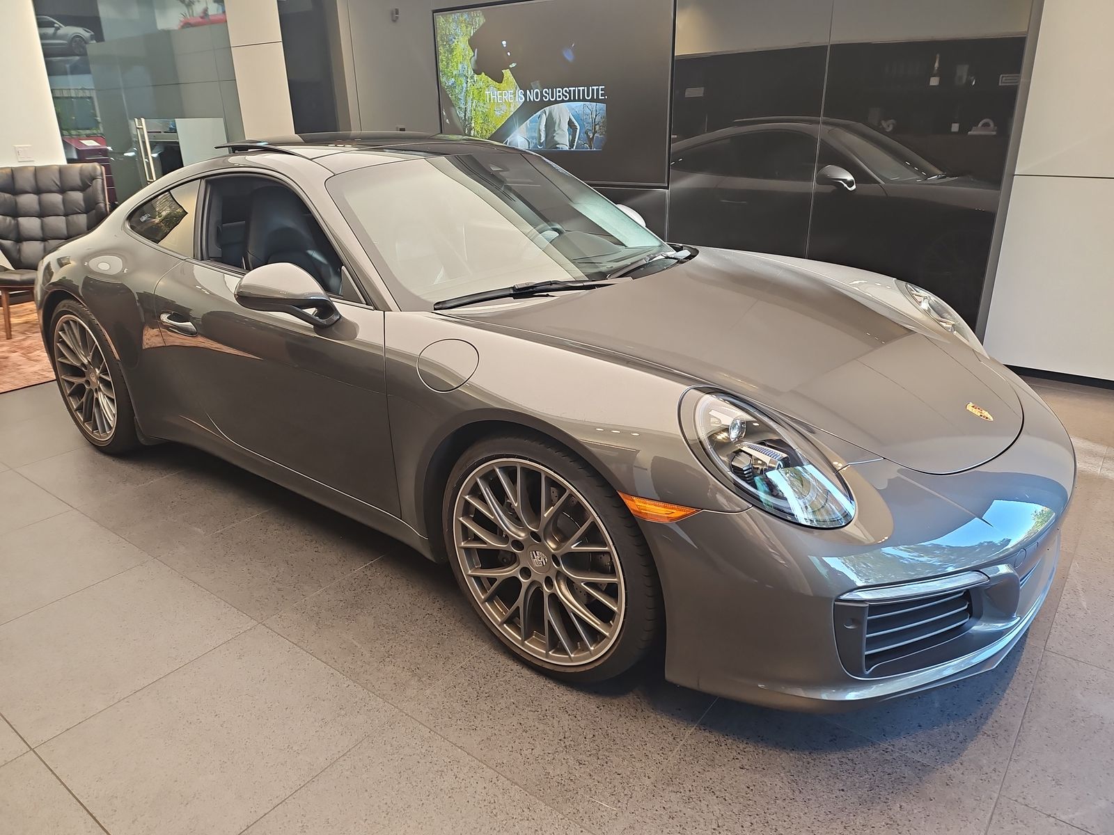 2019 Porsche 911 Carrera — foto completa 2 de 3