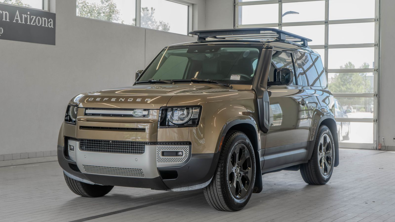2025 Land Rover Defender 90 S — foto completa 24 de 33