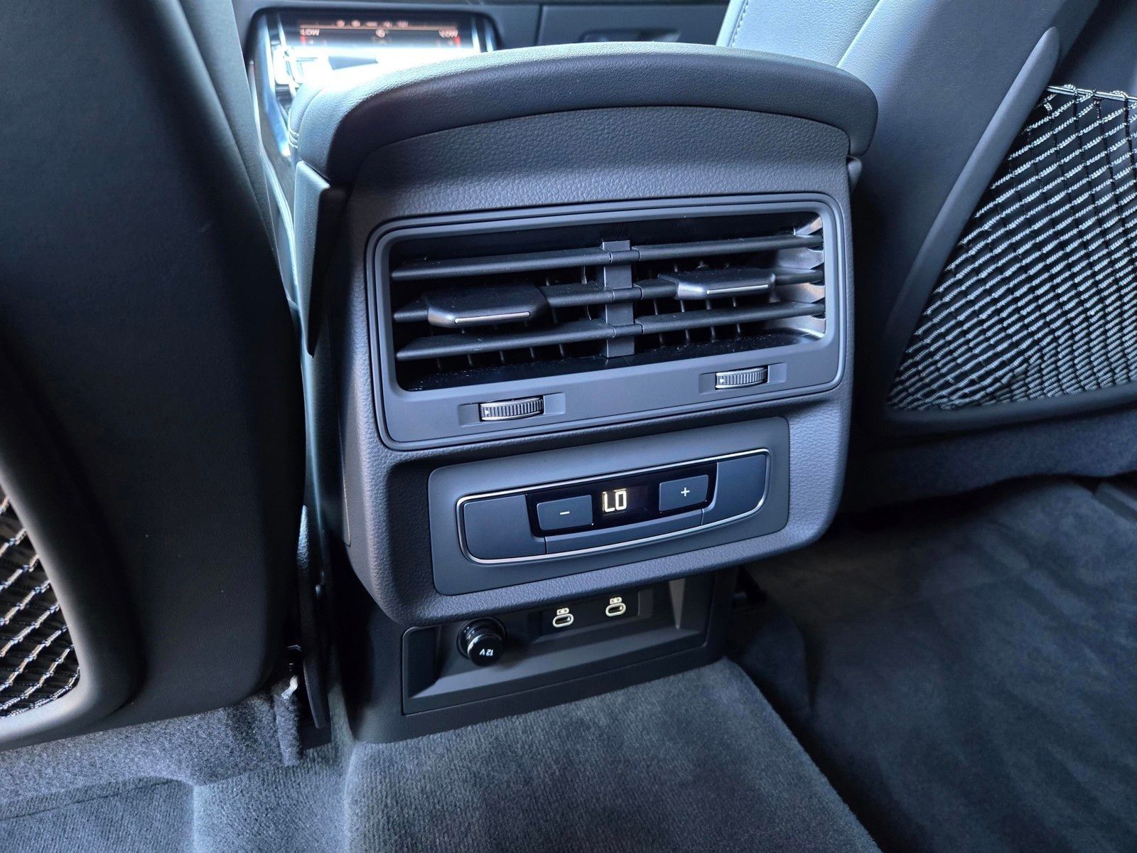 2025 Audi Q7 55 Premium Plus — full photo 11 of 45