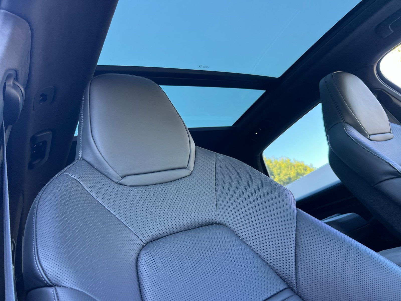 2026 Porsche Cayenne GTS — full photo 17 of 29