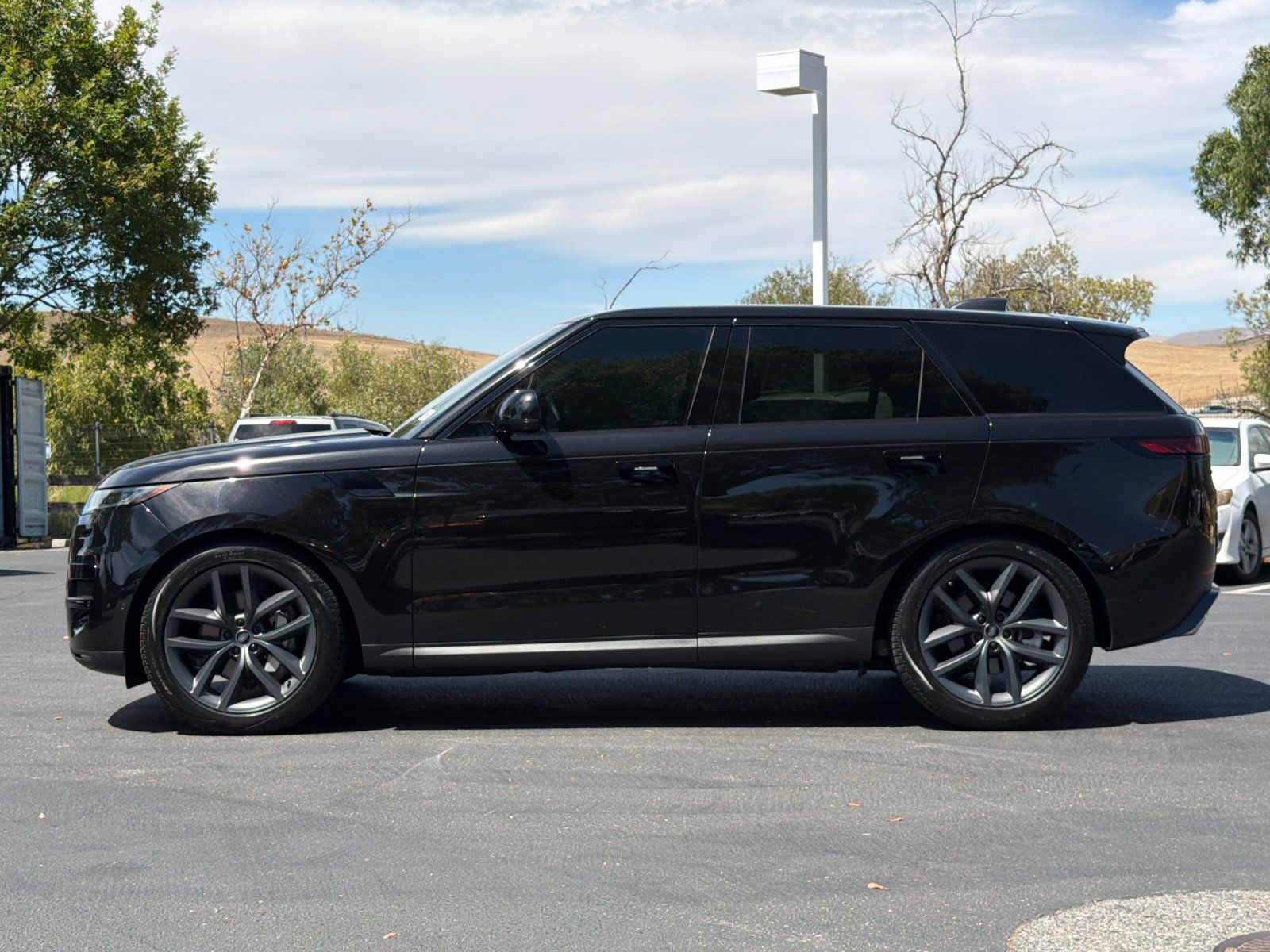 2024 Land Rover Range Rover Sport SE — full photo 3 of 29