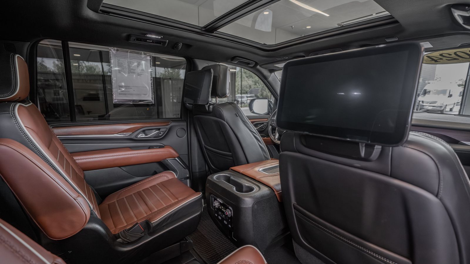 2024 GMC Yukon XL Denali Ultimate — full photo 28 of 35