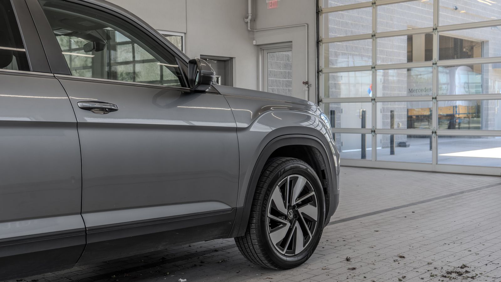 2024 Volkswagen Atlas 2.0T SE w/Technology — full photo 30 of 35