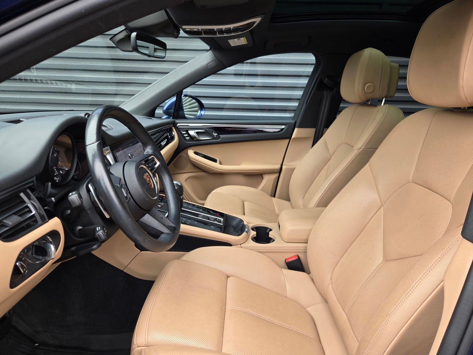 2024 Porsche Macan Base — full photo 26 of 27
