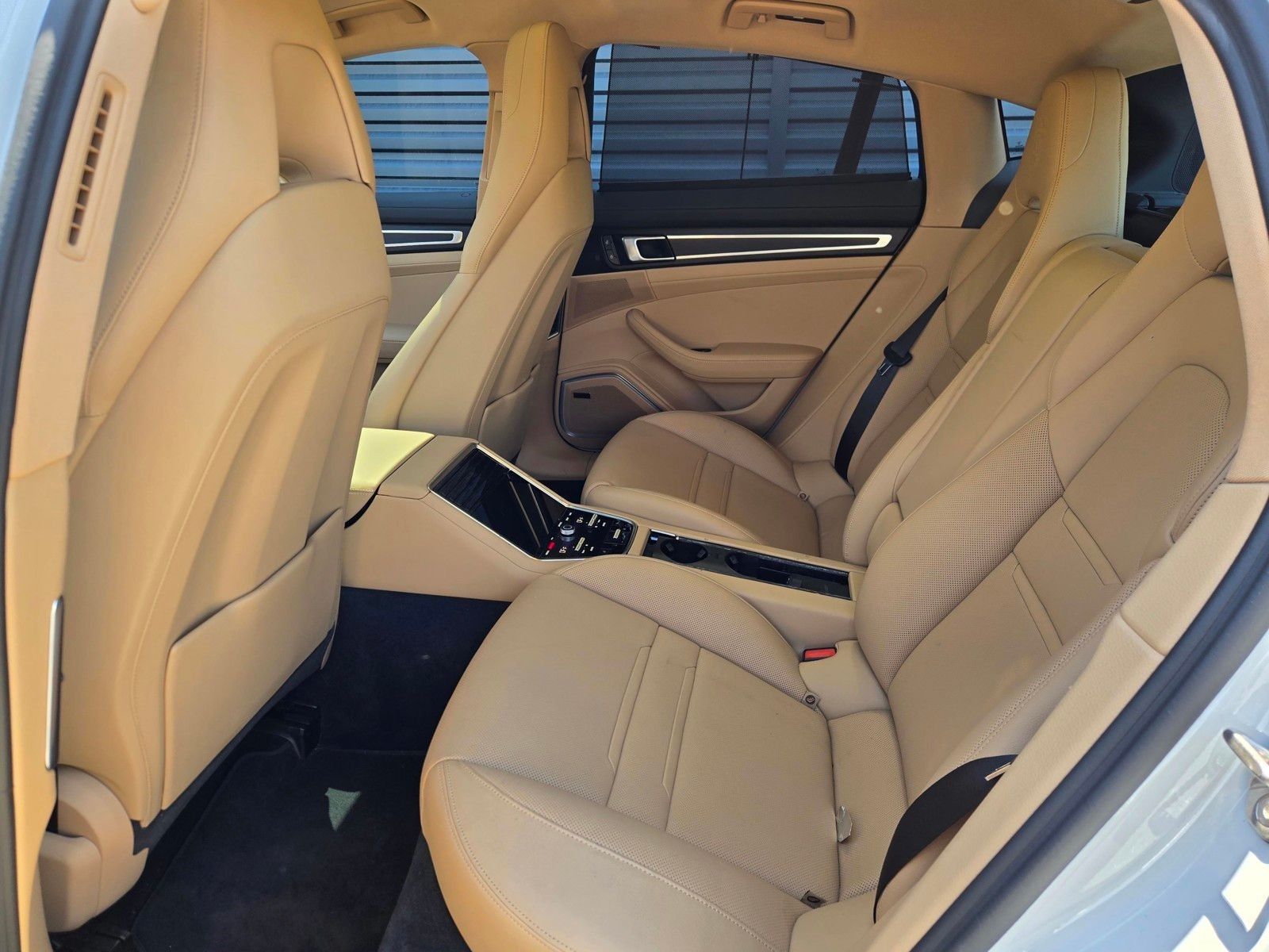 2023 Porsche Panamera 4 Platinum Edition — foto completa 18 de 27