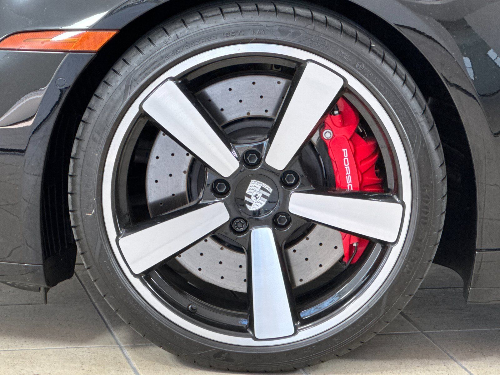 2025 Porsche 911 Carrera S — full photo 26 of 29