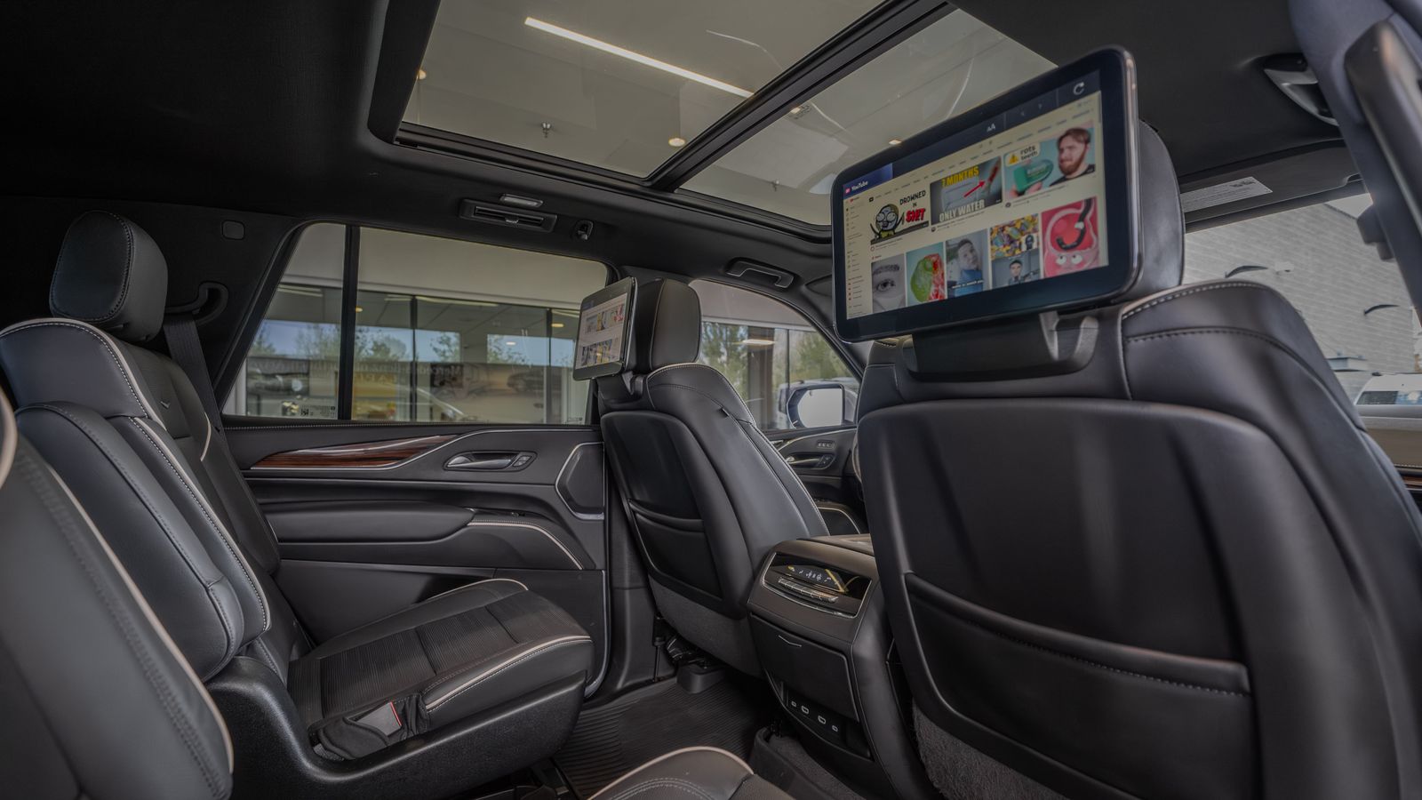 2023 Cadillac Escalade Premium Luxury — full photo 28 of 35