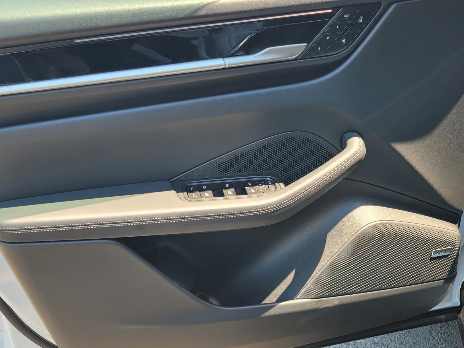 2025 Porsche Macan Electric Base — foto completa 19 de 28