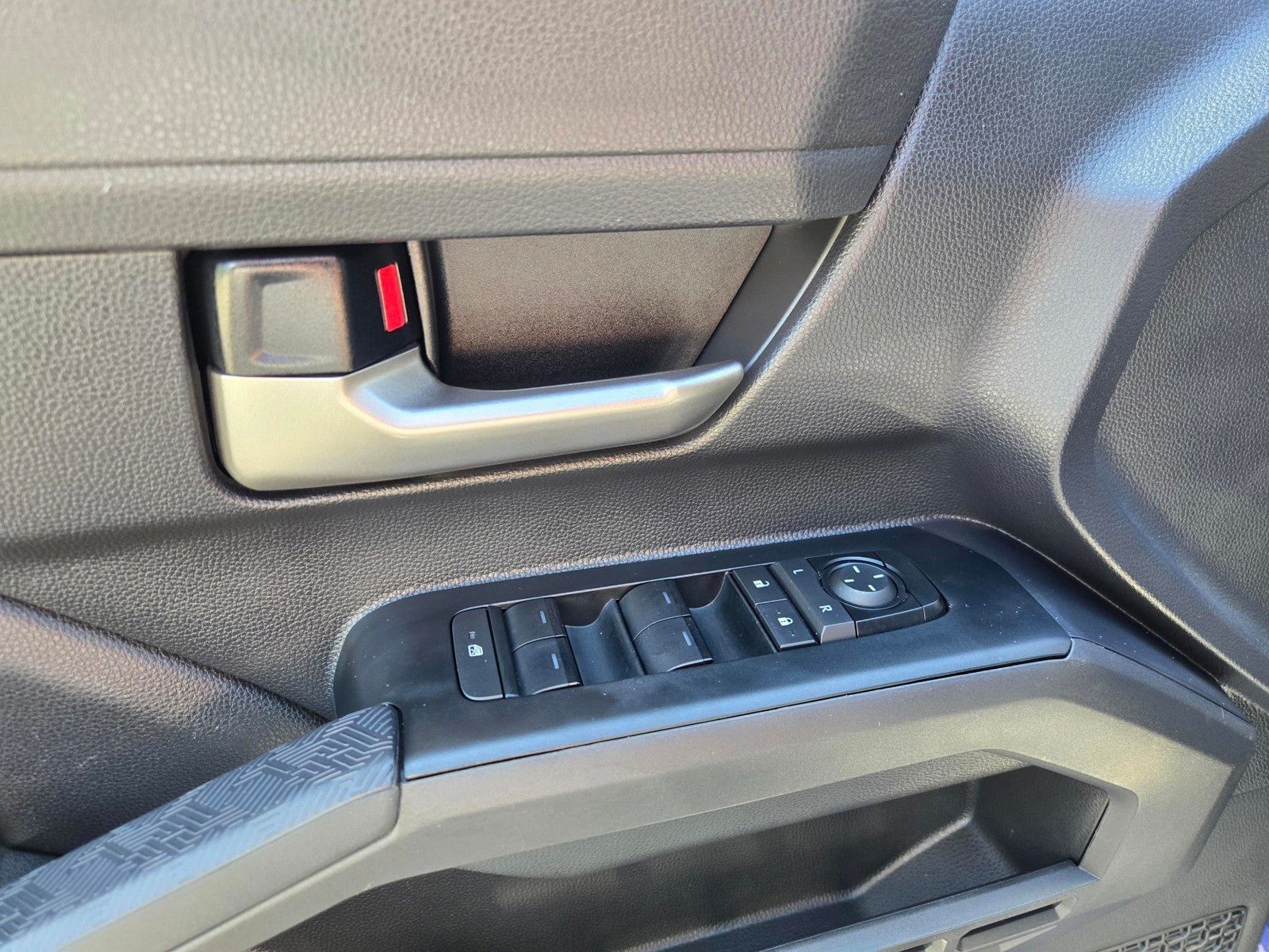 2025 Toyota Tacoma TRD Sport — full photo 18 of 28