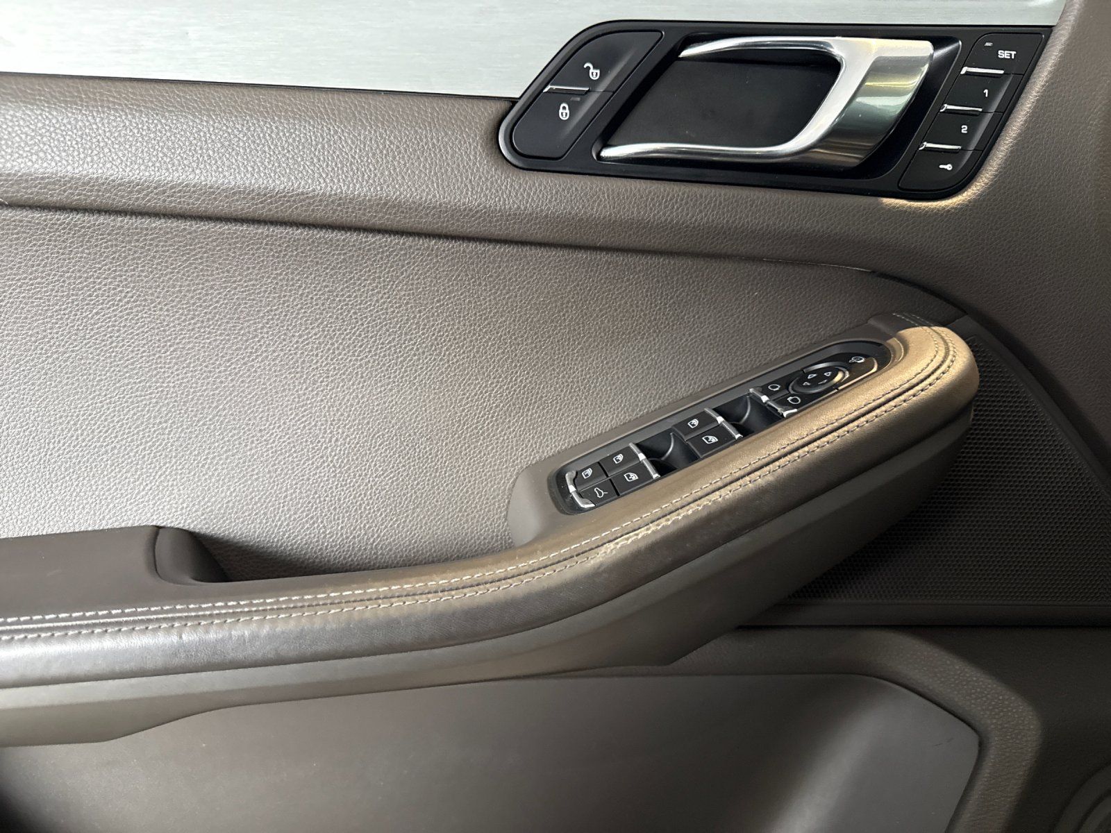 2017 Porsche Macan S — full photo 11 of 29