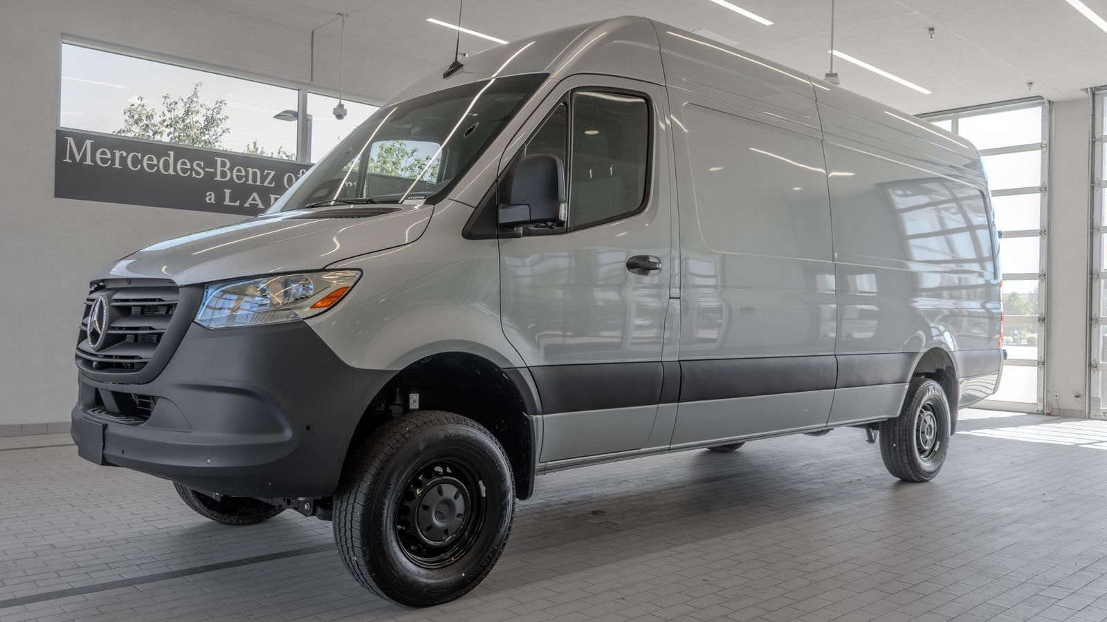 2025 Mercedes-Benz Sprinter 2500 Cargo 170 WB — full photo 3 of 36