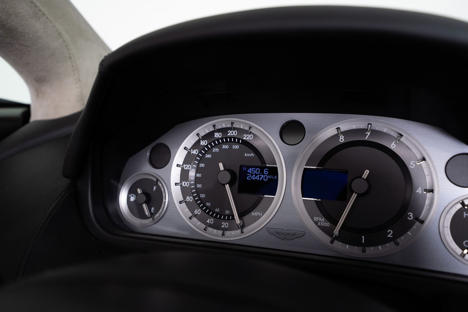 2012 Aston Martin V8 Vantage — foto completa 38 de 49