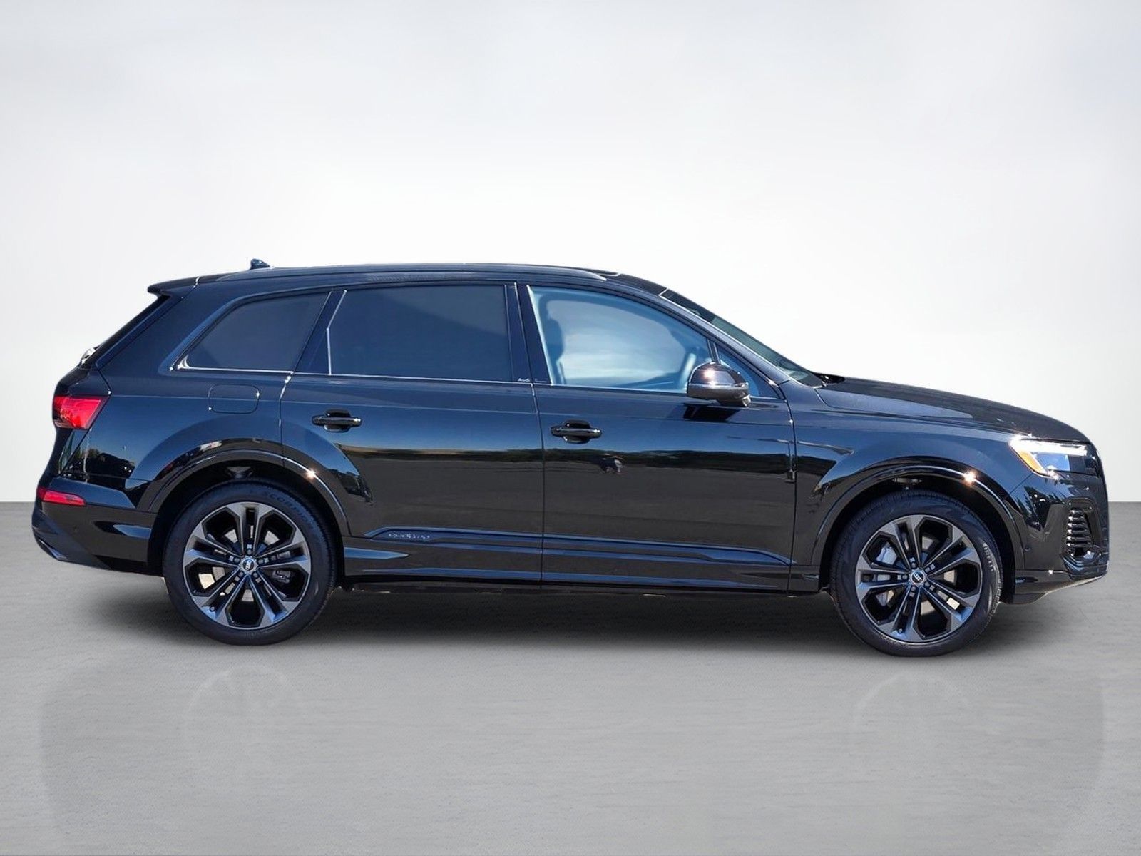 2025 Audi Q7 55 Premium Plus — full photo 7 of 45