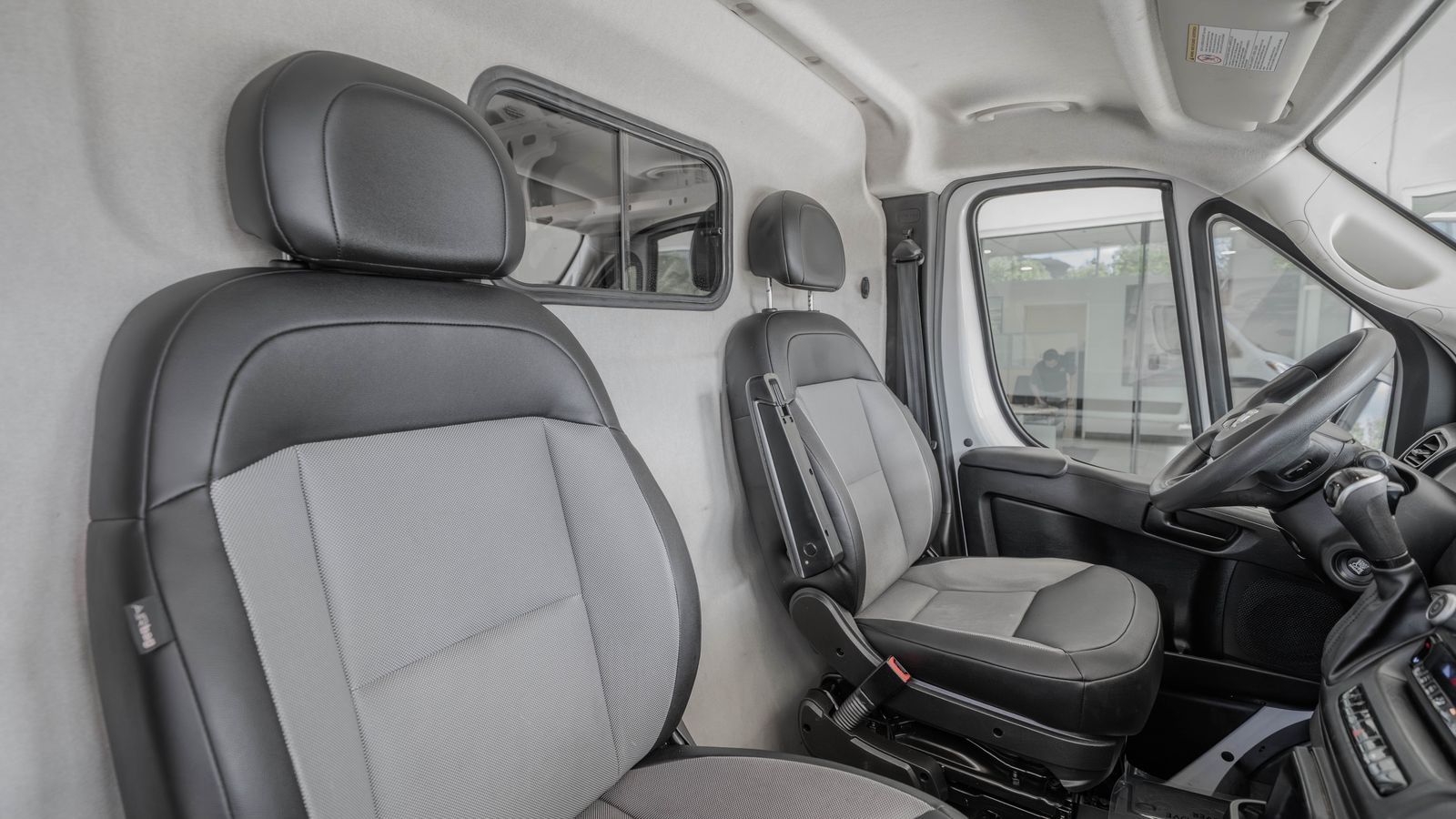 2025 Ram ProMaster 2500 High Roof — full photo 31 of 34