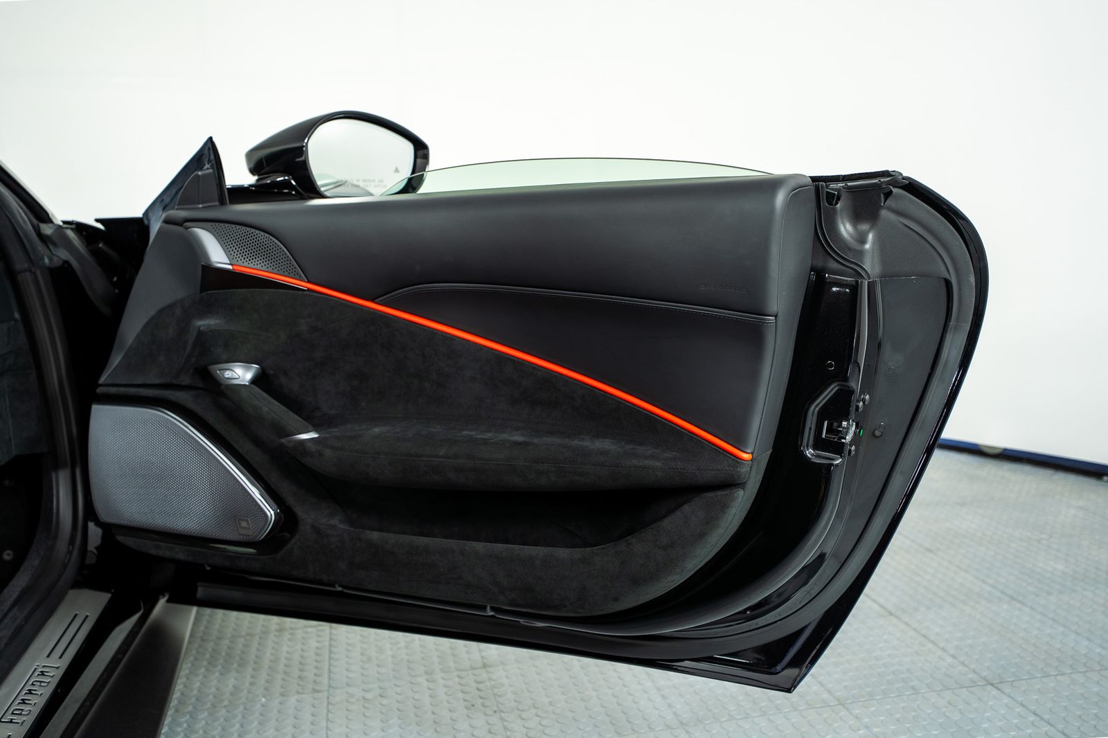 2025 Ferrari Roma Spider — full photo 25 of 41