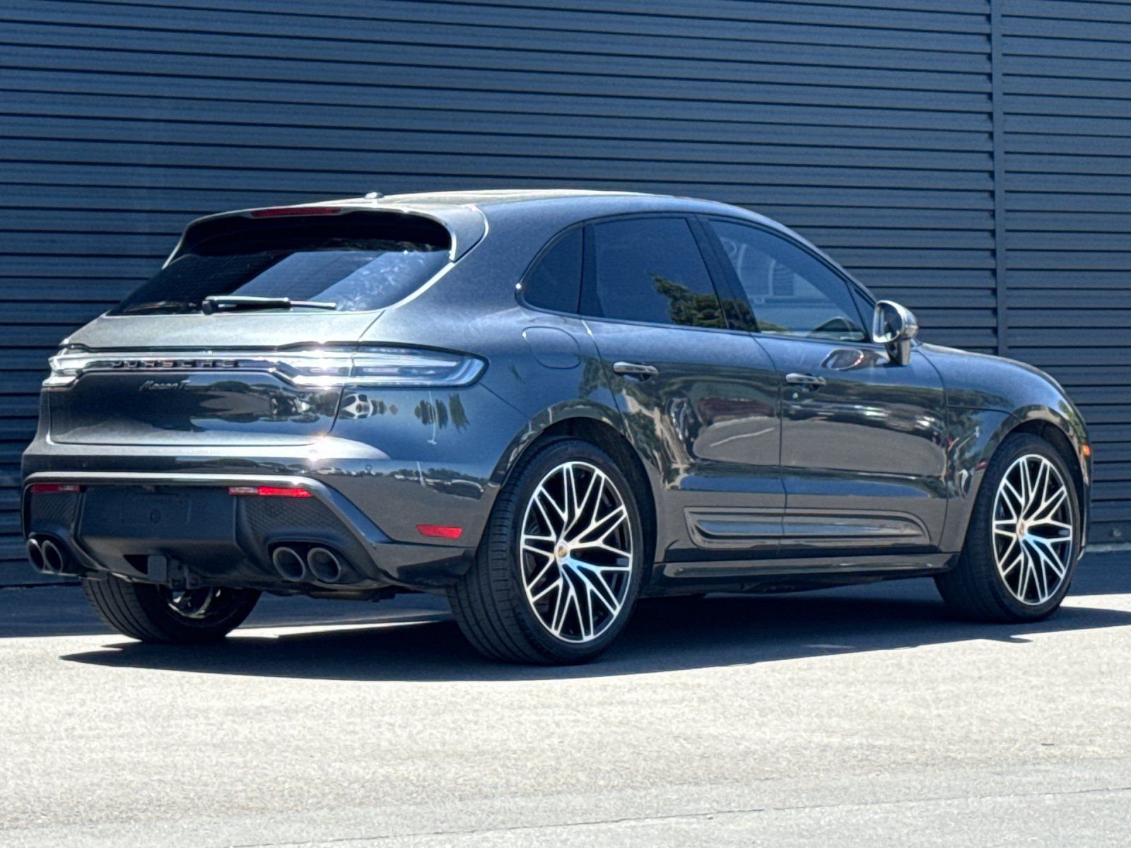 2023 Porsche Macan T — full photo 8 of 28