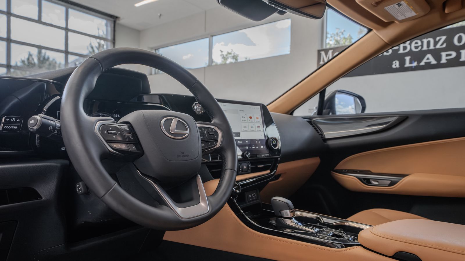 2025 Lexus NX 250 Premium — full photo 6 of 33