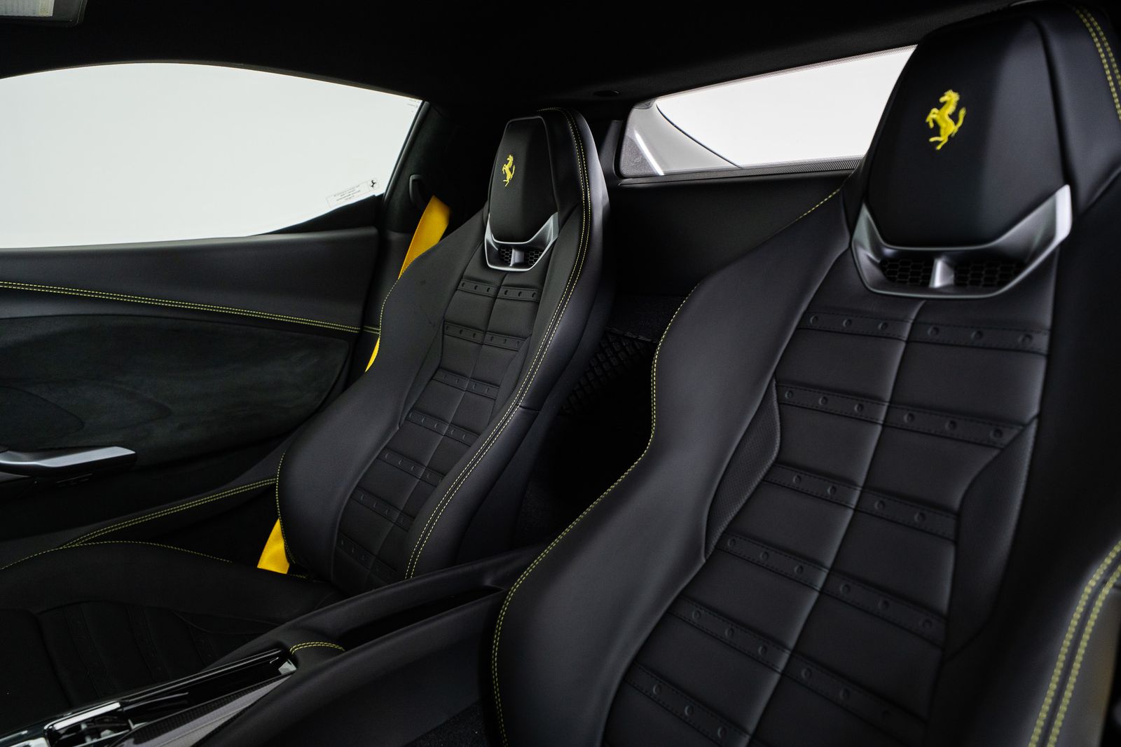 2024 Ferrari 296 GTB — foto completa 18 de 41