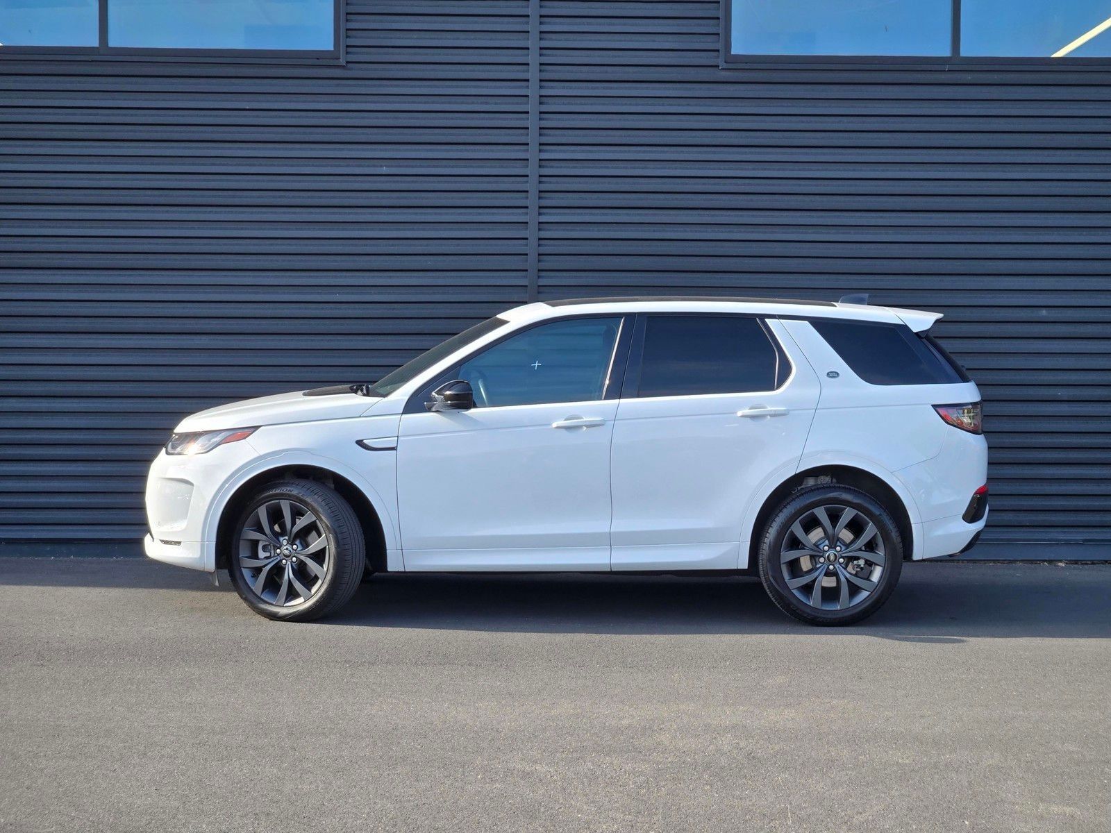 2023 Land Rover Discovery Sport SE R-Dynamic — foto completa 3 de 45