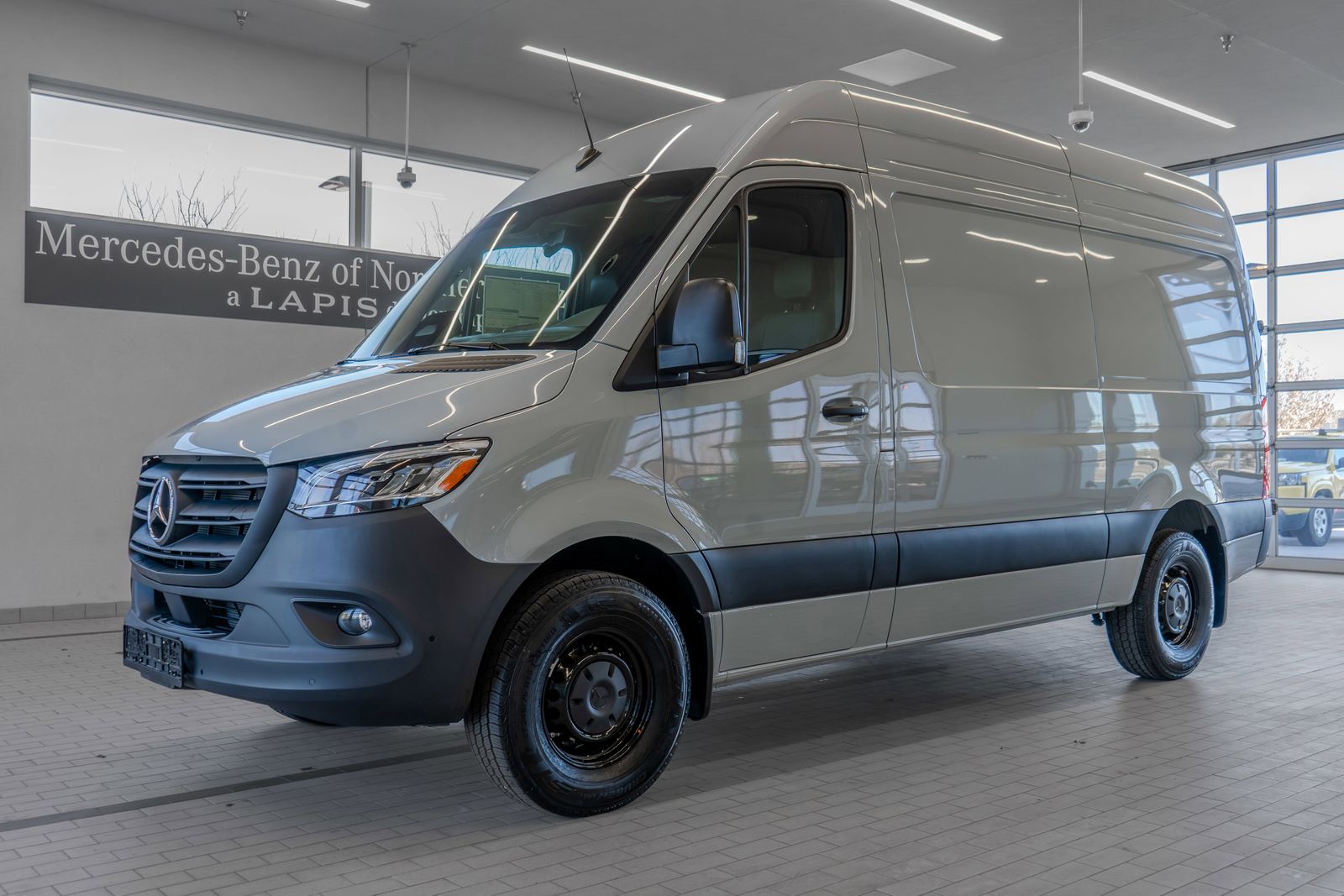 2025 Mercedes-Benz Sprinter 2500 Cargo 144 WB — foto completa 3 de 34