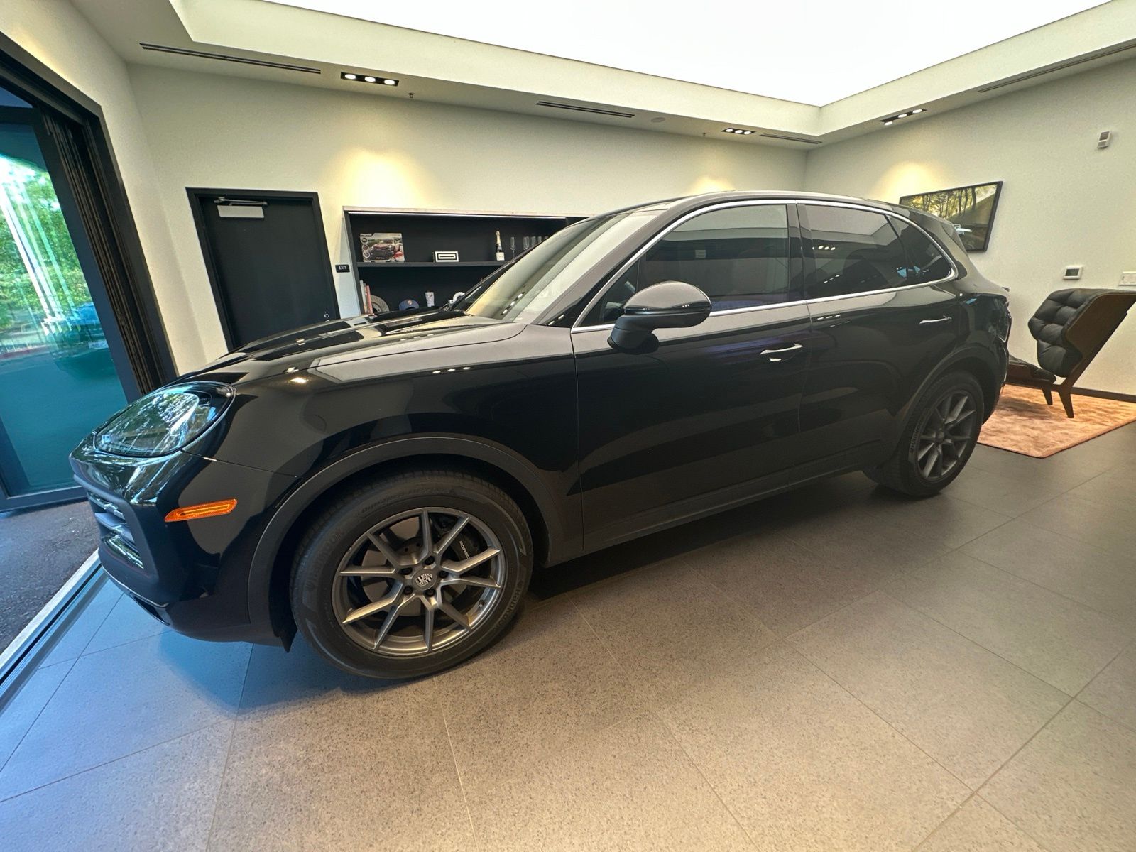 2024 Porsche Cayenne Base — full photo 5 of 8