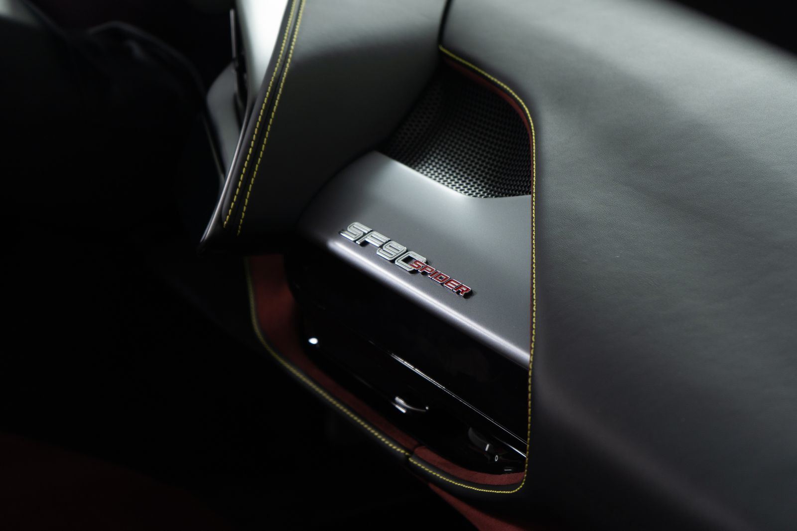 2024 Ferrari SF90 Spider — foto completa 49 de 51