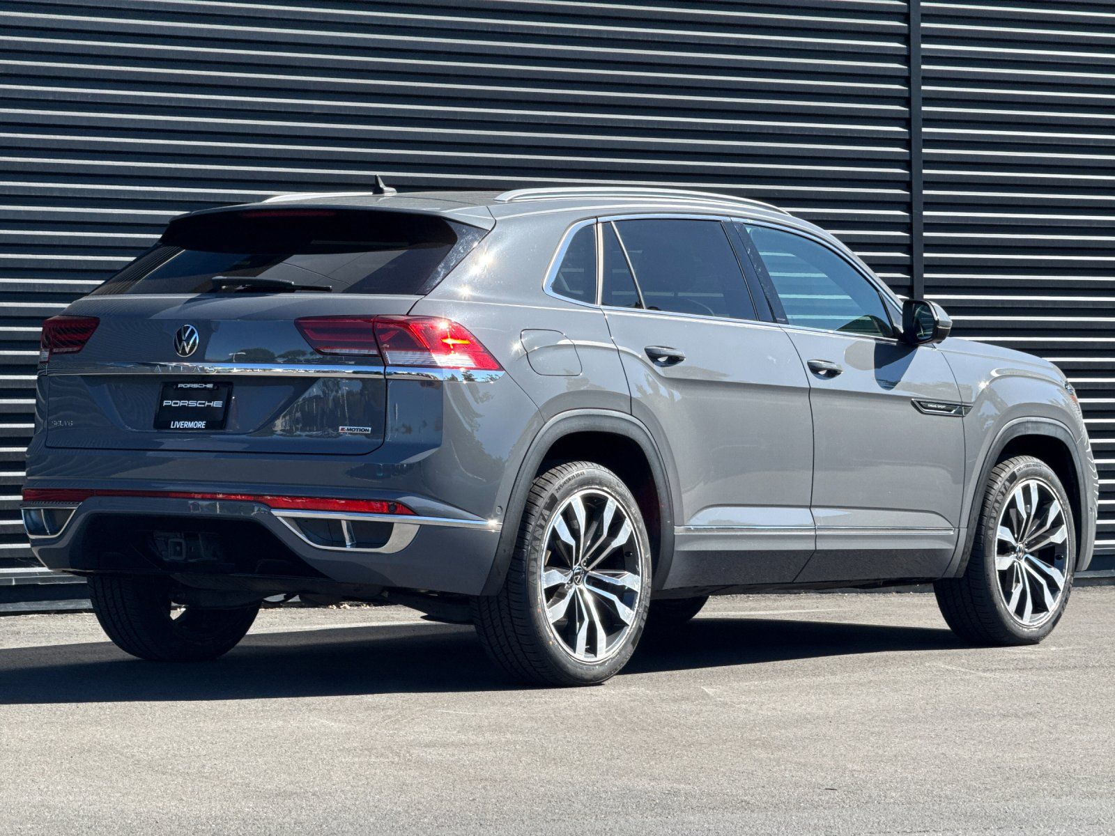 2021 Volkswagen Atlas Cross Sport 3.6L V6 SEL Premium R-Line — full photo 8 of 28