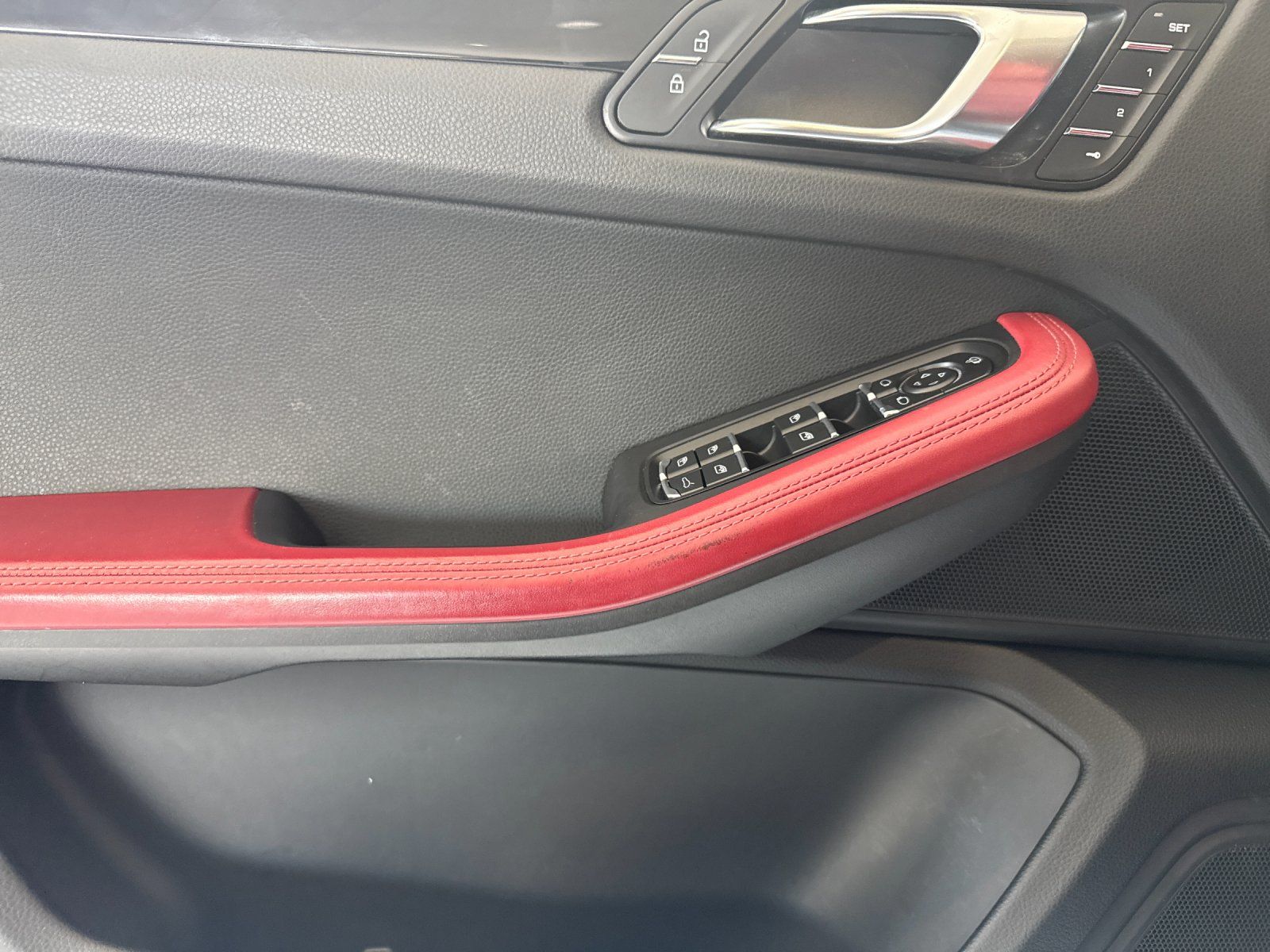 2023 Porsche Macan T — full photo 12 of 28