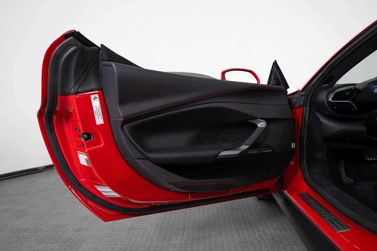 2025 Ferrari 296 GTS — full photo 17 of 43