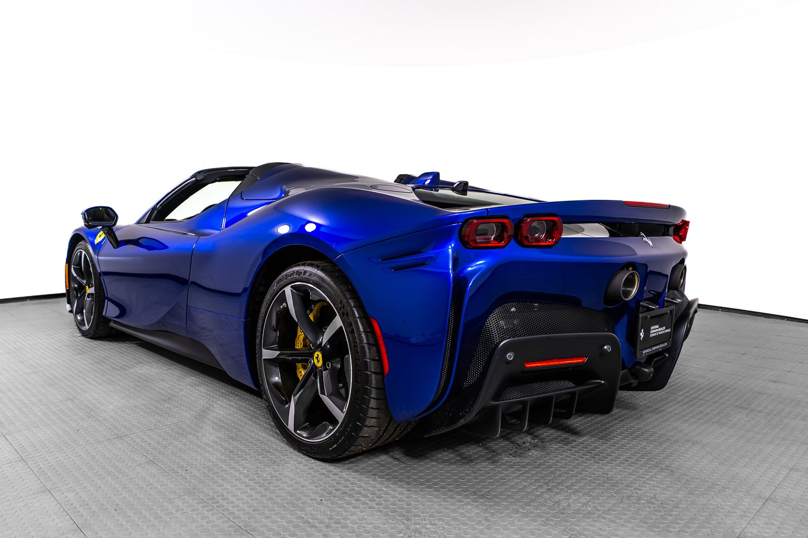2025 Ferrari SF90 Spider — full photo 3 of 67
