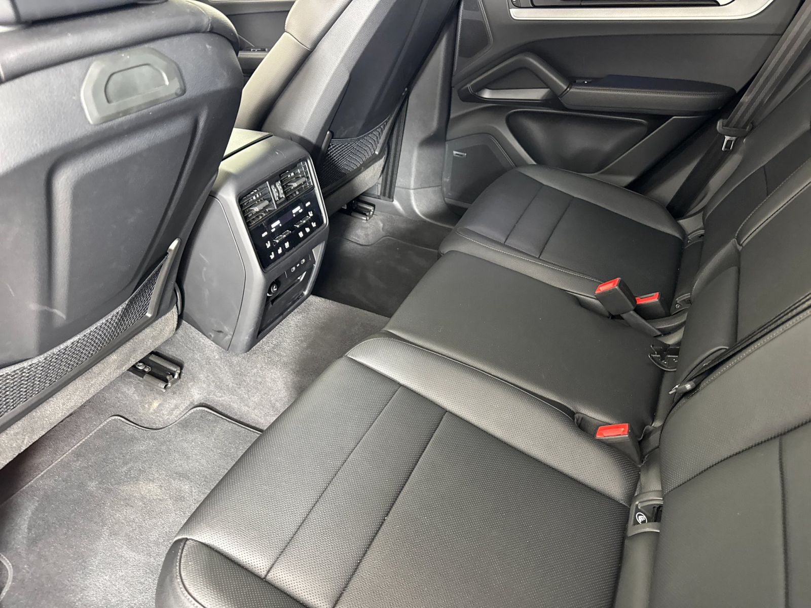 2026 Porsche Cayenne S — full photo 13 of 29
